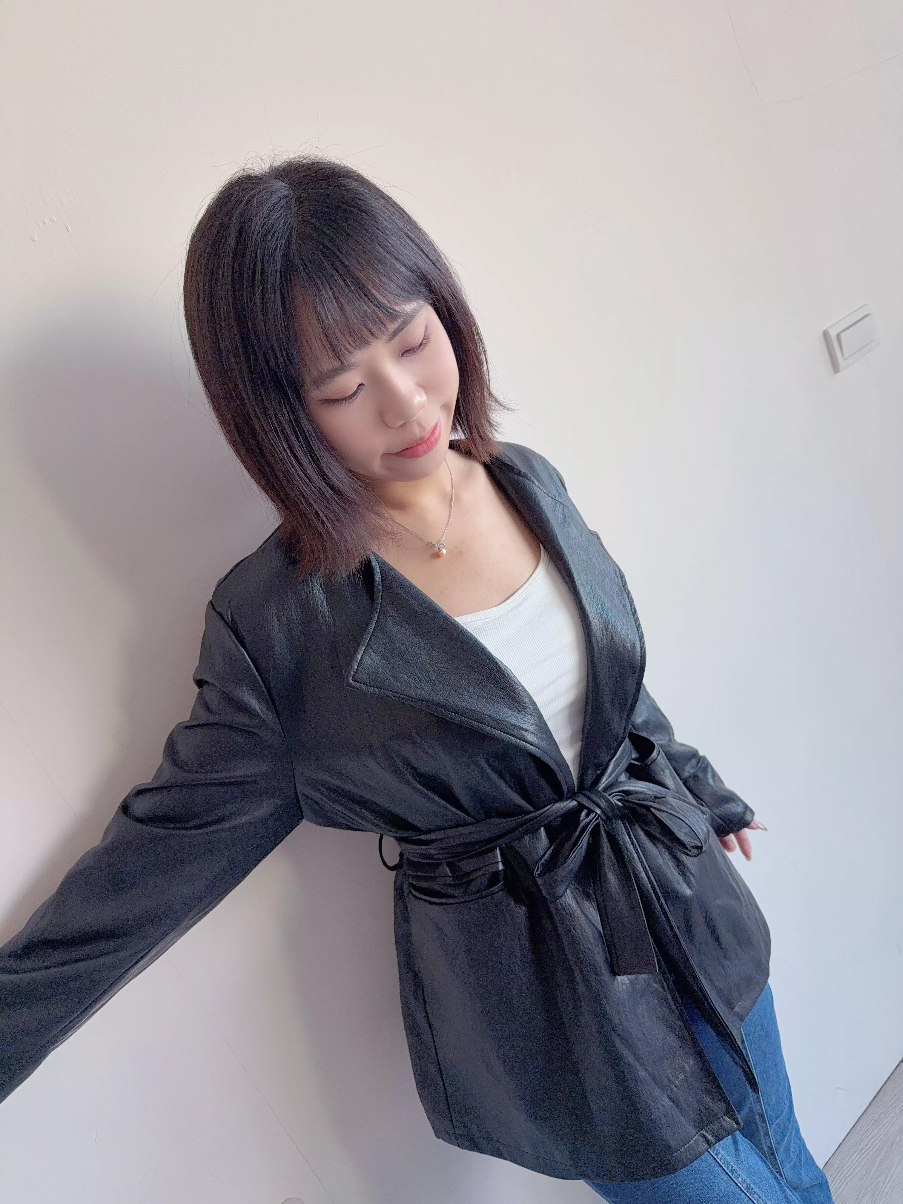 簡約綁帶皮外套