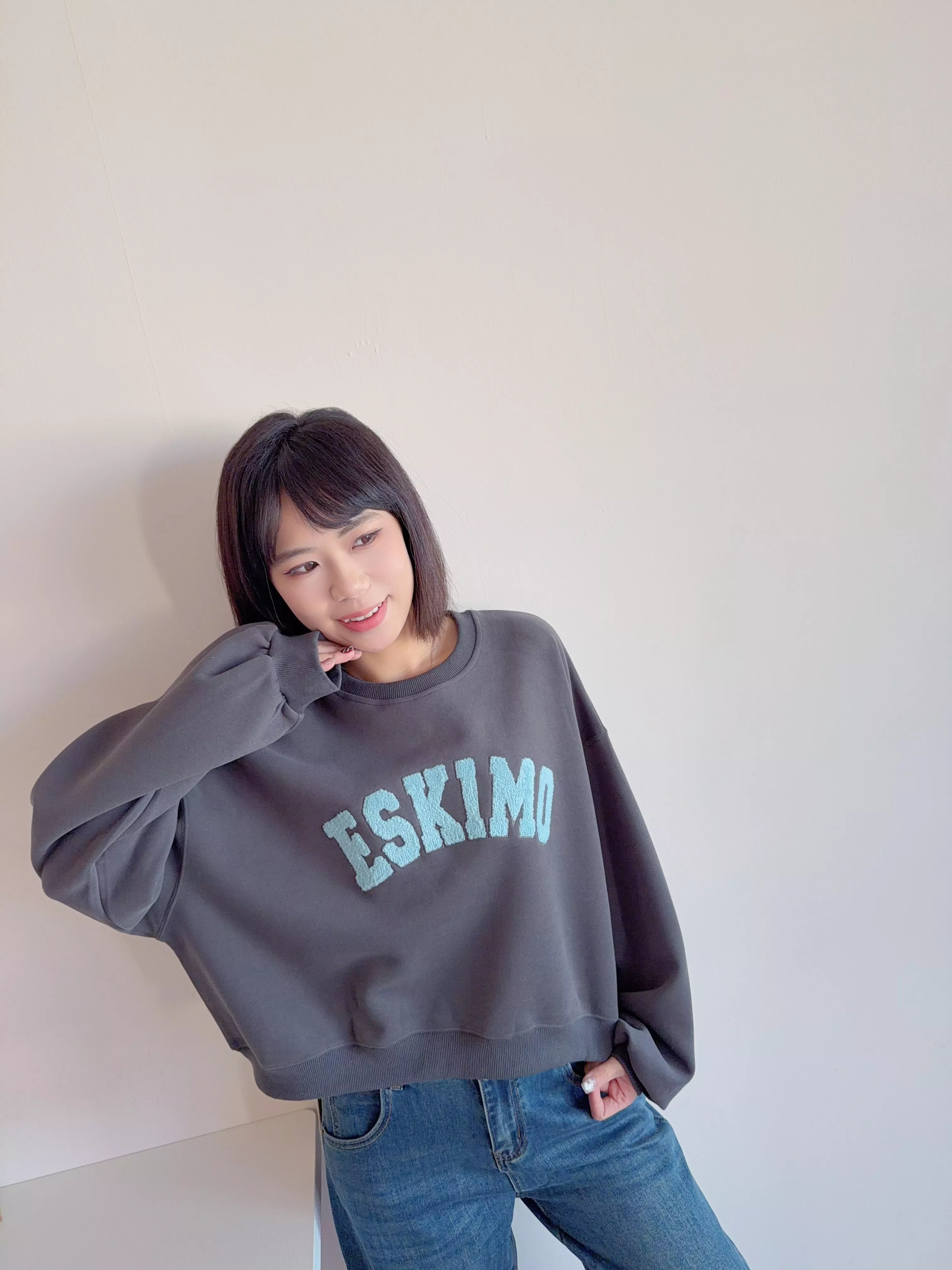 Q簇絨字母短版Tee