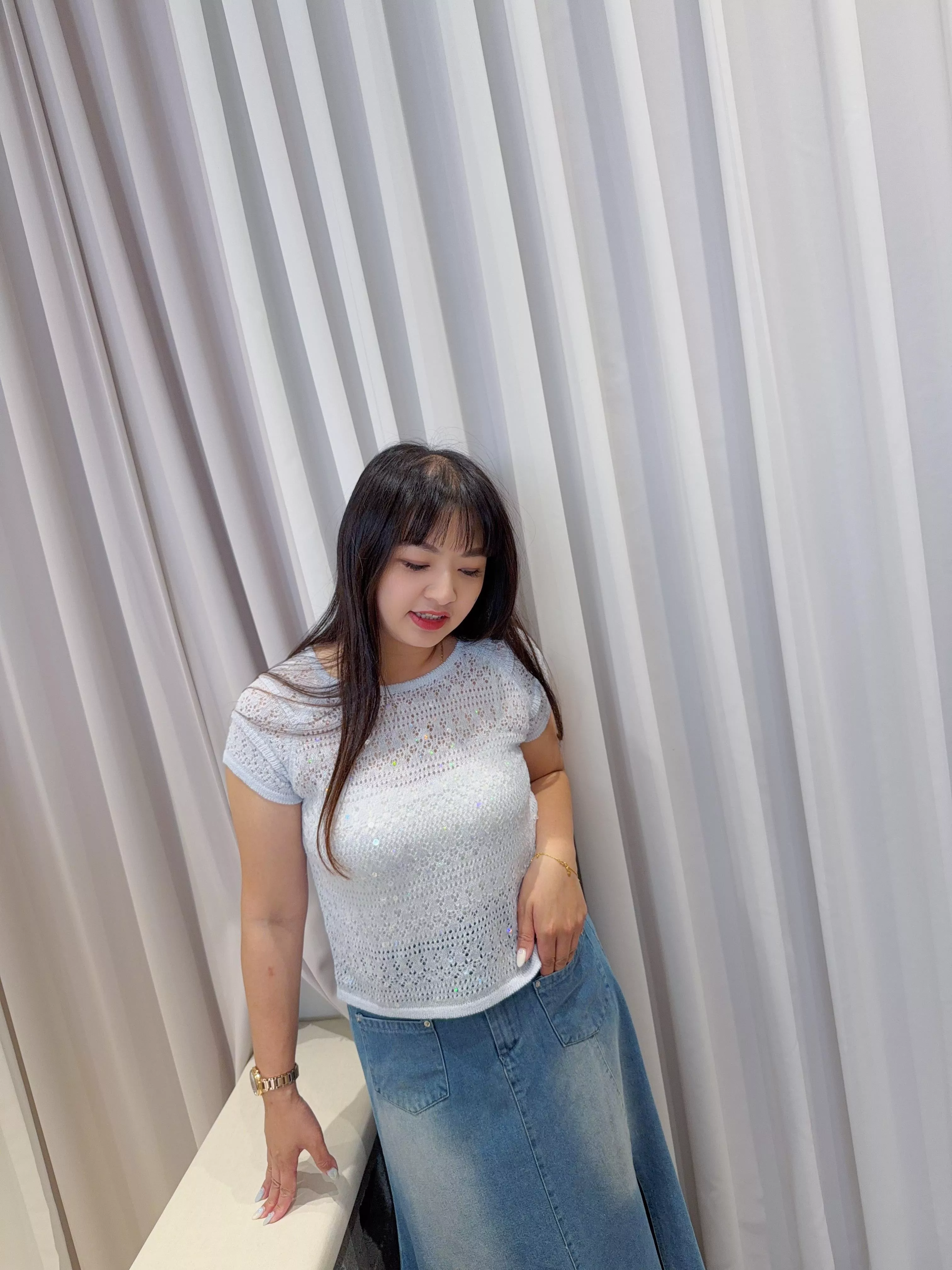 鏤空亮片糖果釦上衣