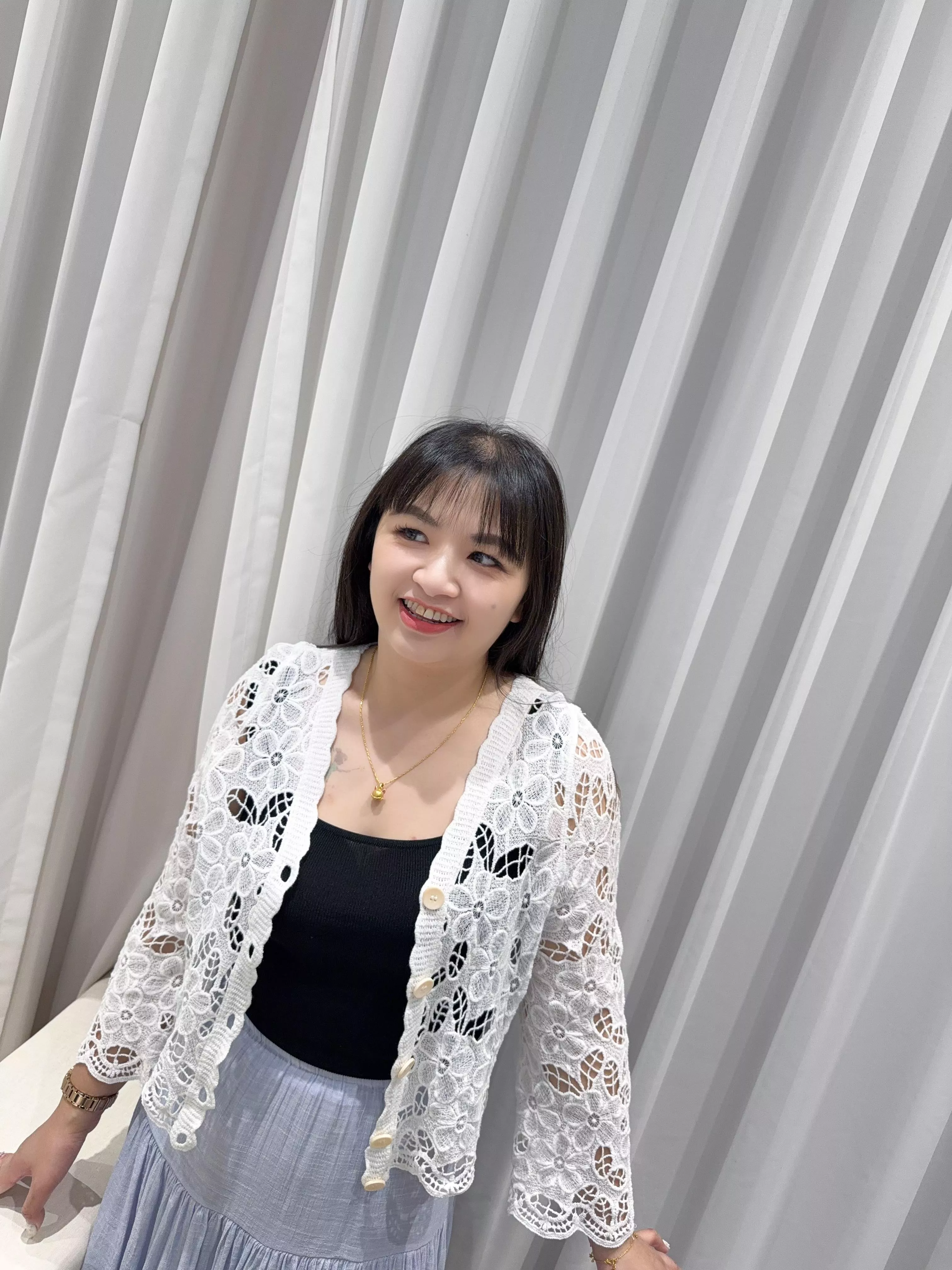 小花鏤空鈕扣罩衫