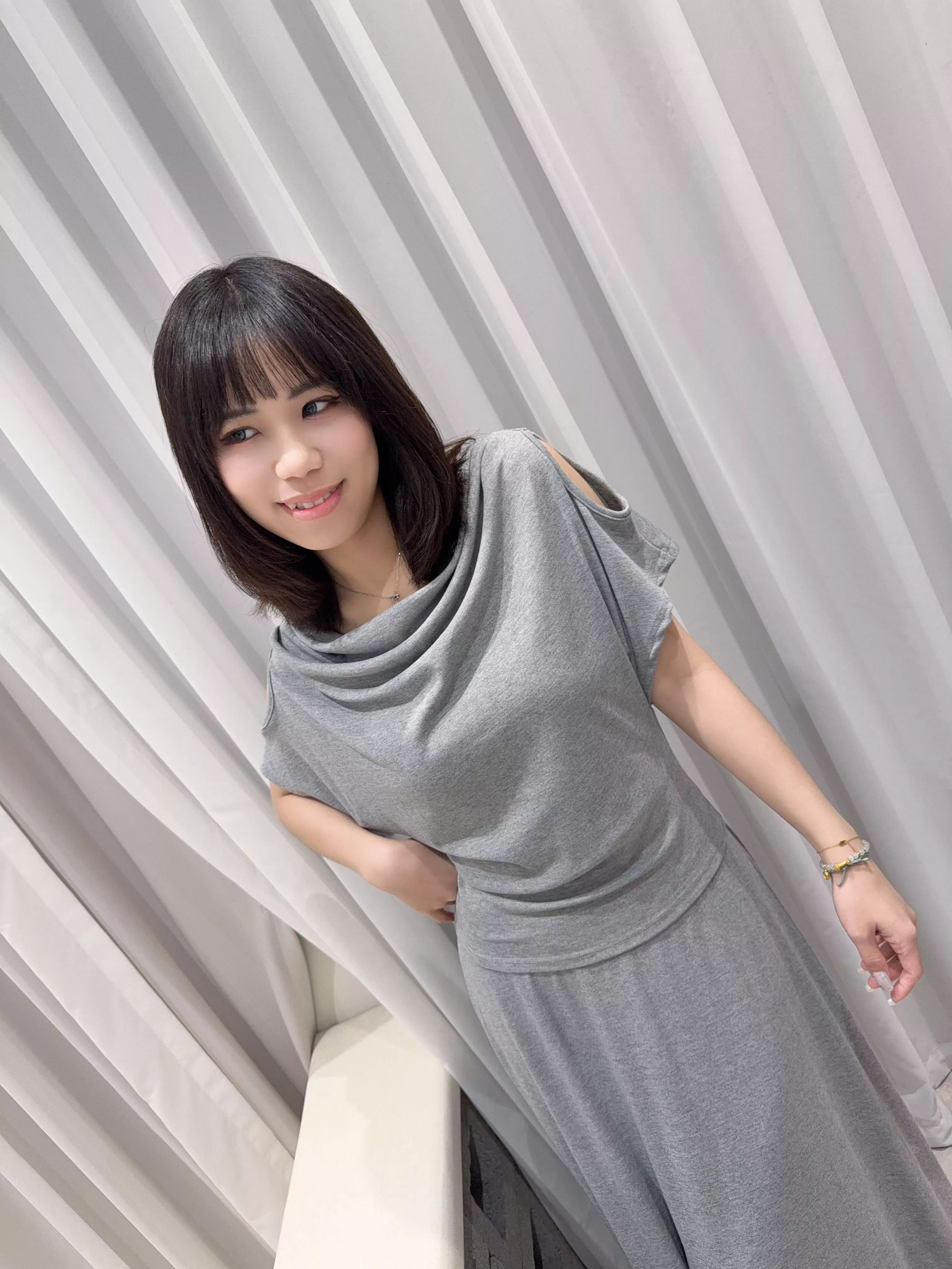 挖肩垂領長裙套裝