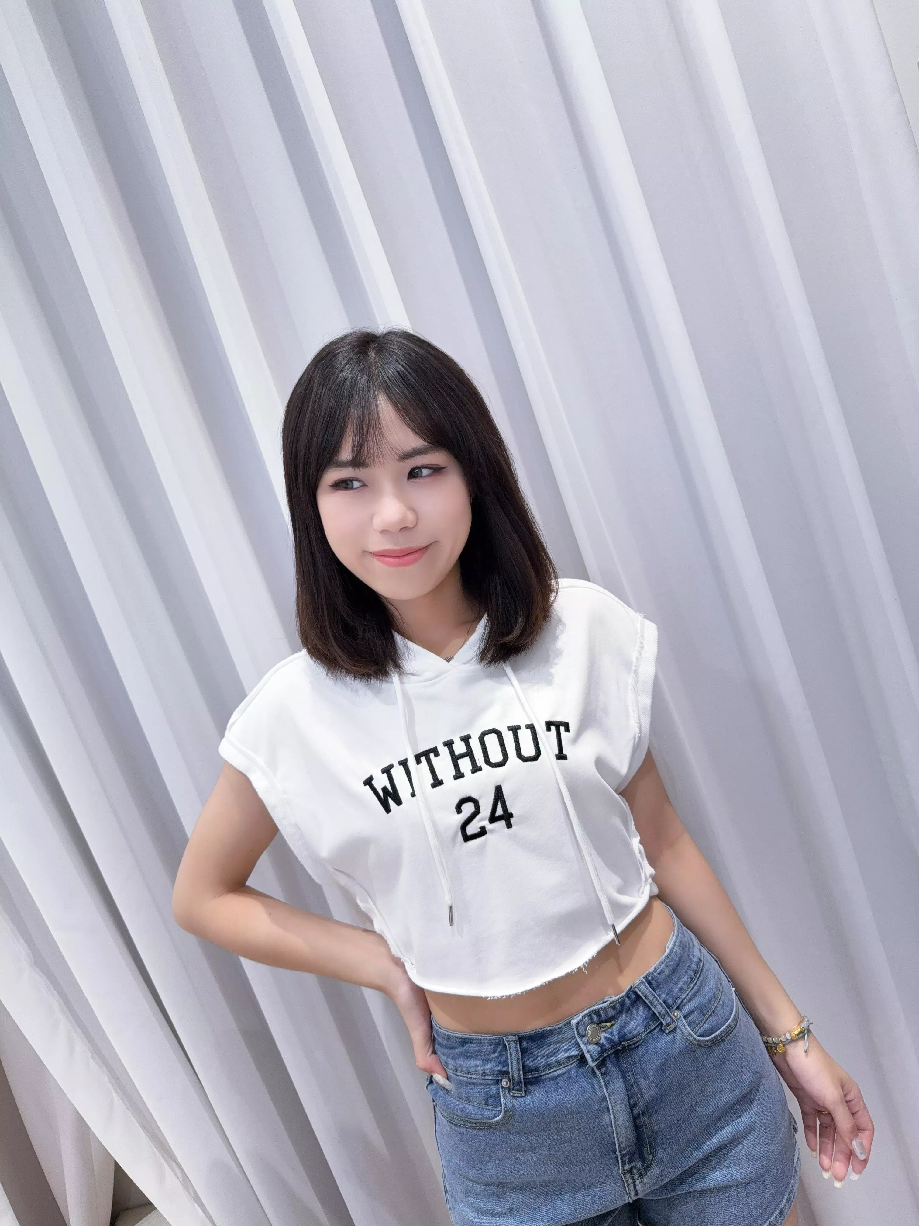 連帽字母短版Tee