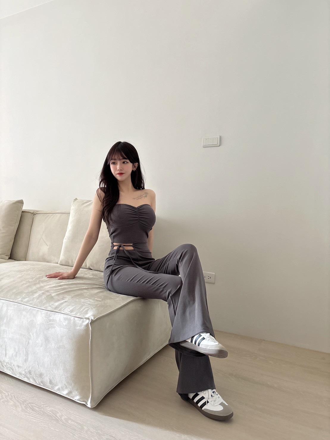681   抹胸褶皺背心+側鏤空喇叭褲套裝
