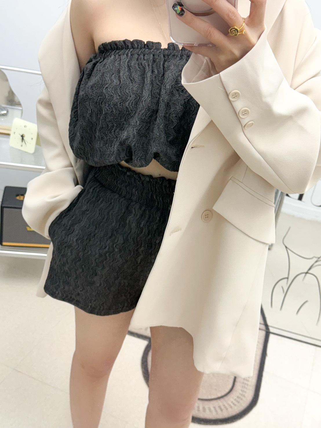 1115   獨家，木耳邊斷袖彈力紋路兩件套
