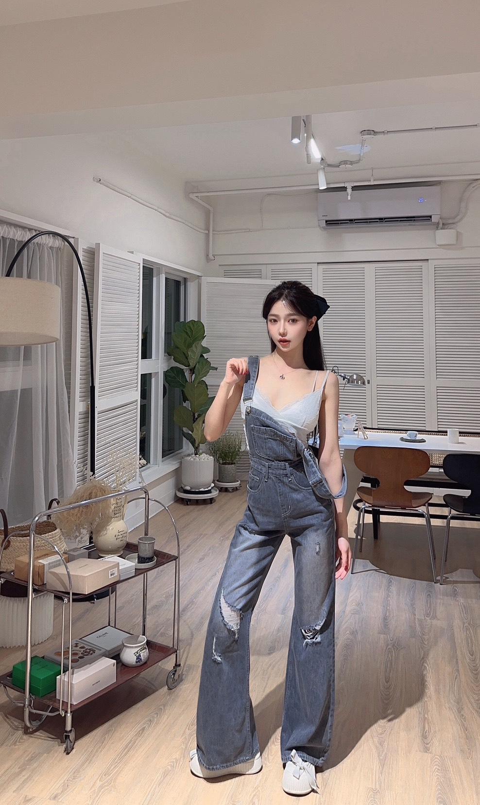 9383   港風復古高級感高腰破洞微喇顯瘦牛仔背帶褲
