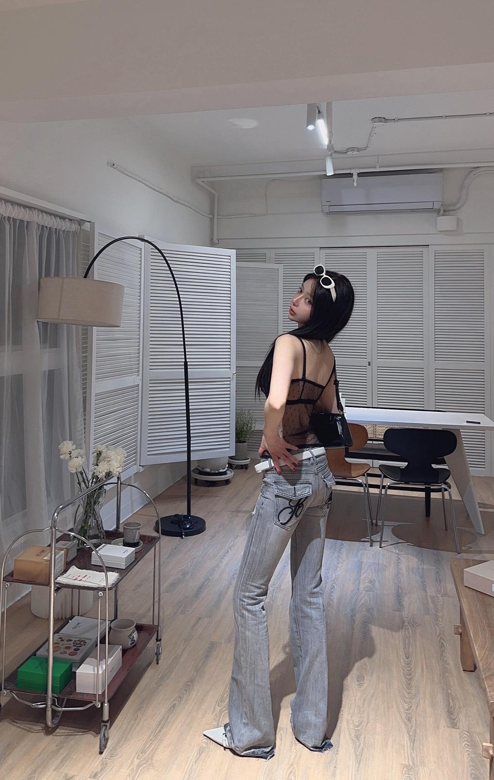 1099   美式低腰電繡口袋淺灰微喇牛仔長褲