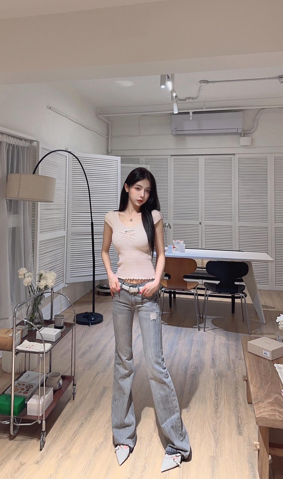 1099   美式低腰電繡口袋淺灰微喇牛仔長褲