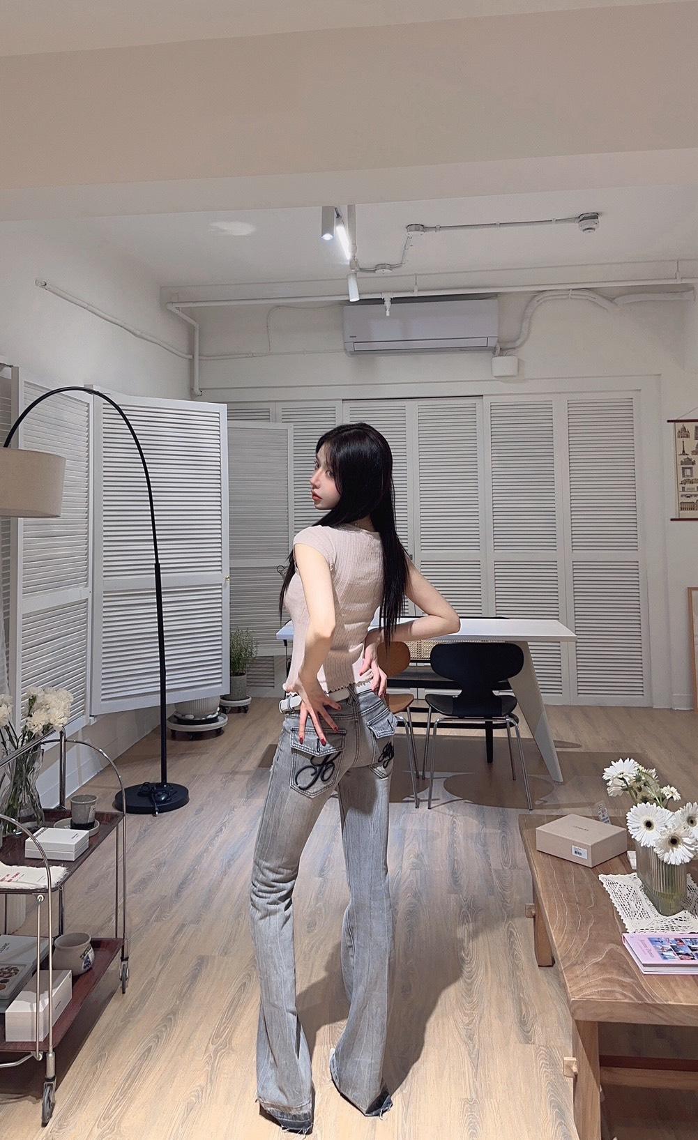 1099   美式低腰電繡口袋淺灰微喇牛仔長褲