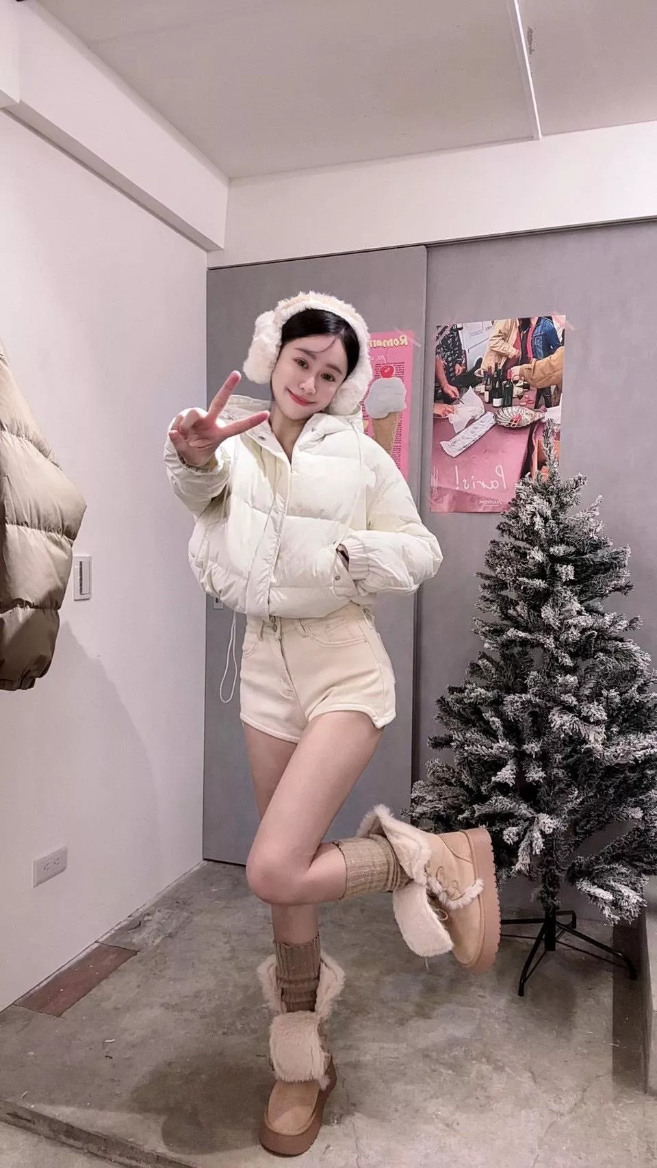 362   口袋羽絨外套