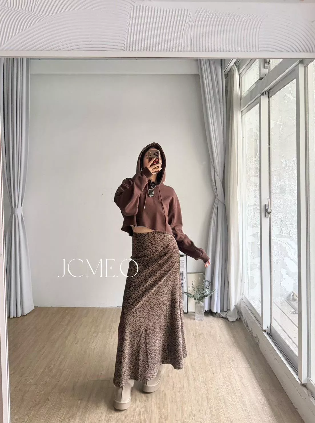 29999  絕美光澤絨布豹紋傘狀裙