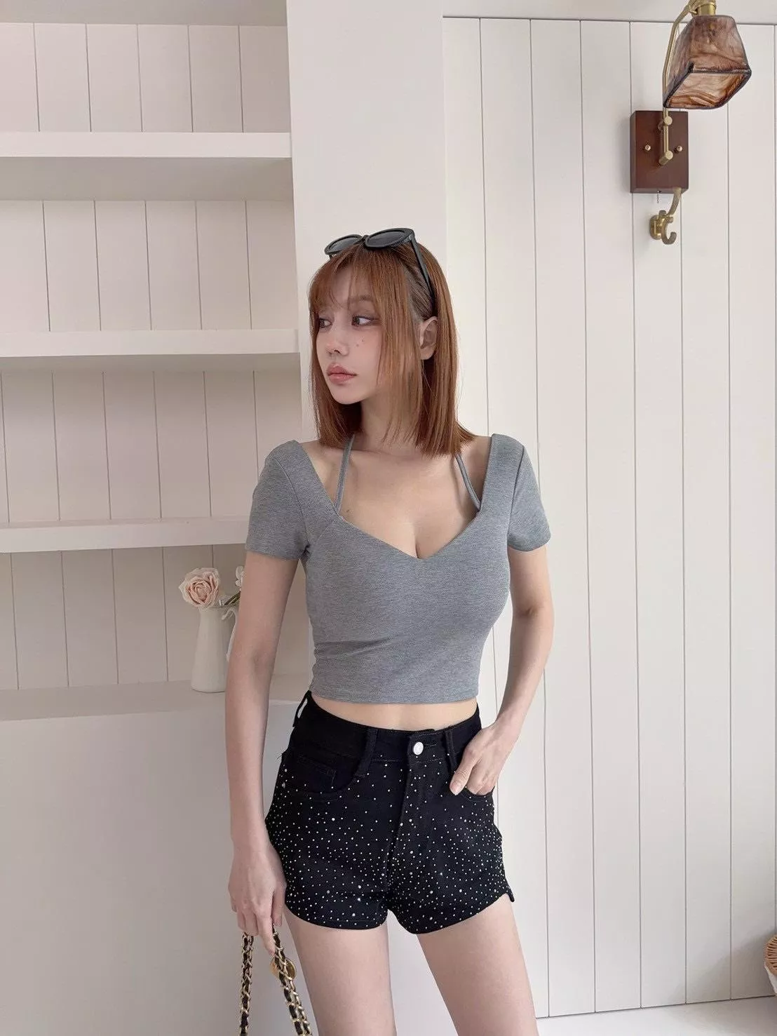 1218   獨家，造型繞脖深V爆乳胸墊上衣