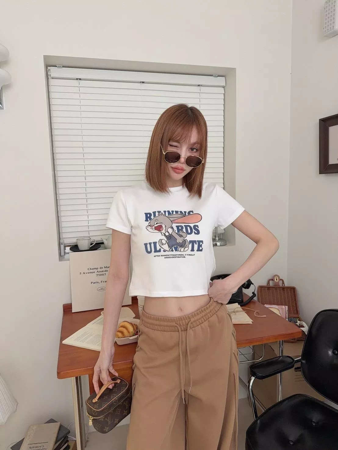 1247-1   巨Q兔子卡通撞色字母短T