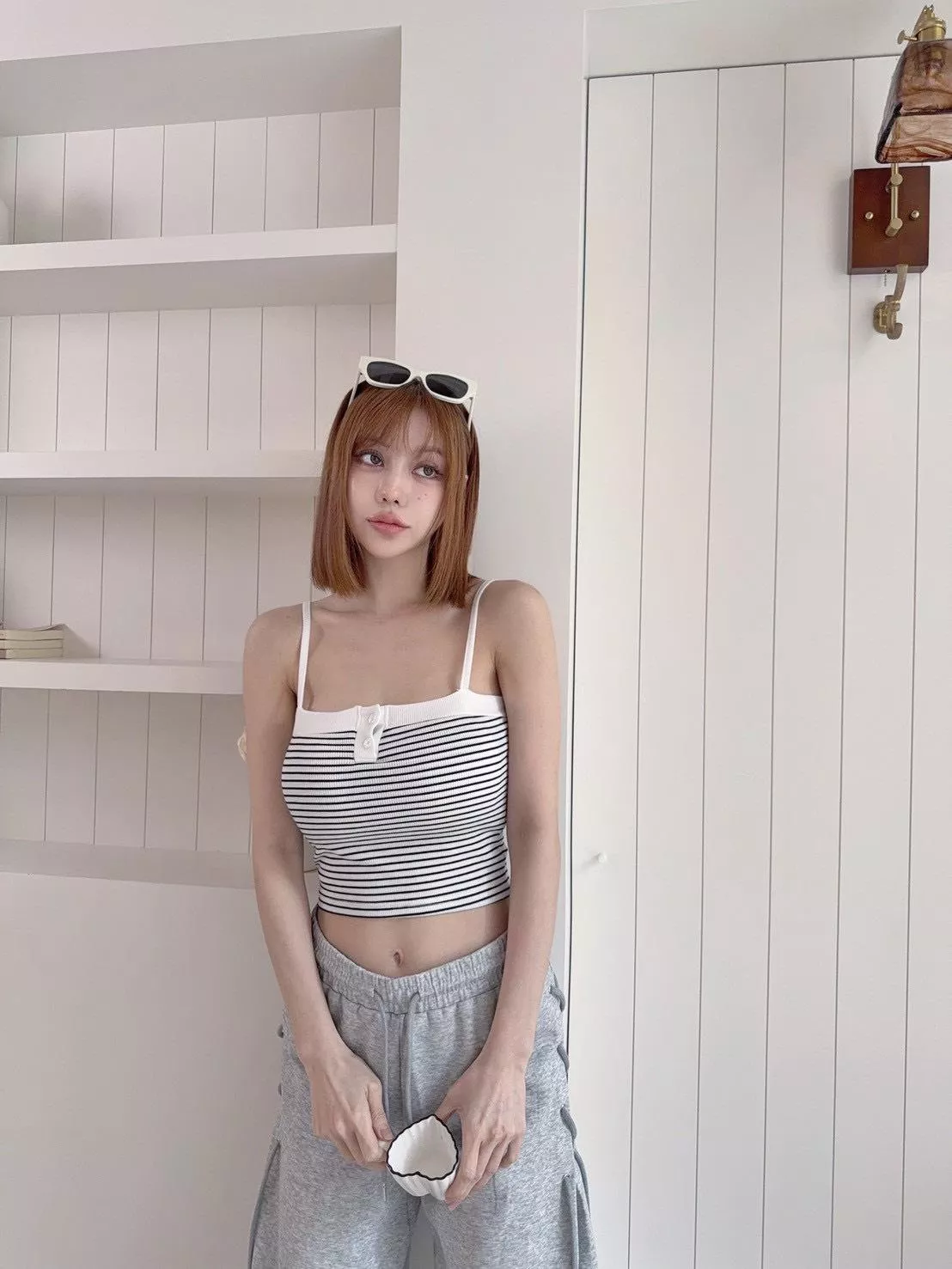 9711   獨家，巨實穿排扣胸墊細肩背心