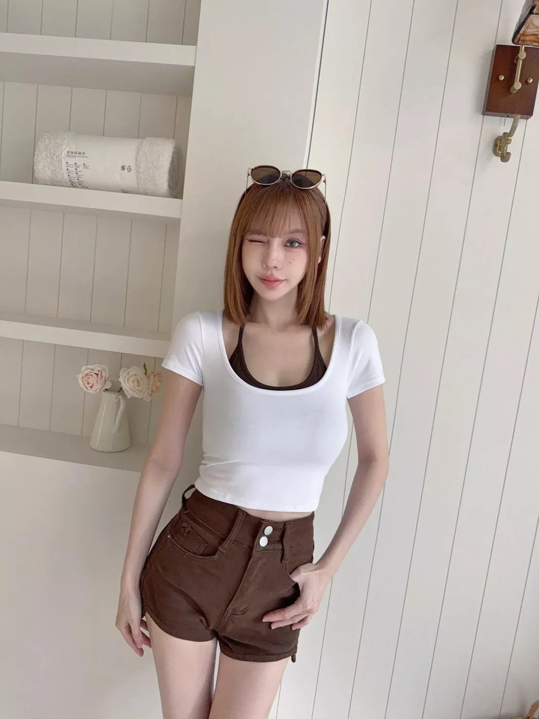 1216   獨家，拼色假兩件綁繩繞脖胸墊上衣