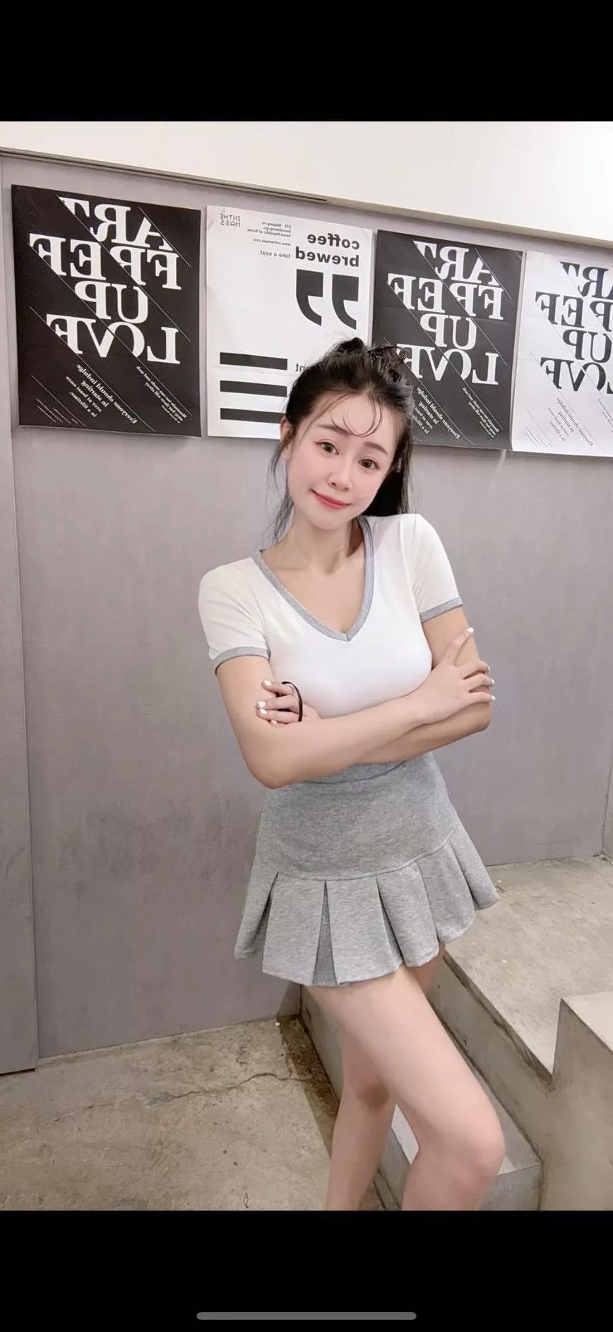 6674   配色滾邊上衣+百褶裙套裝