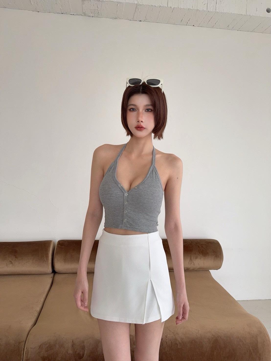 930   獨家，歐美感爆乳排扣綁脖bra top