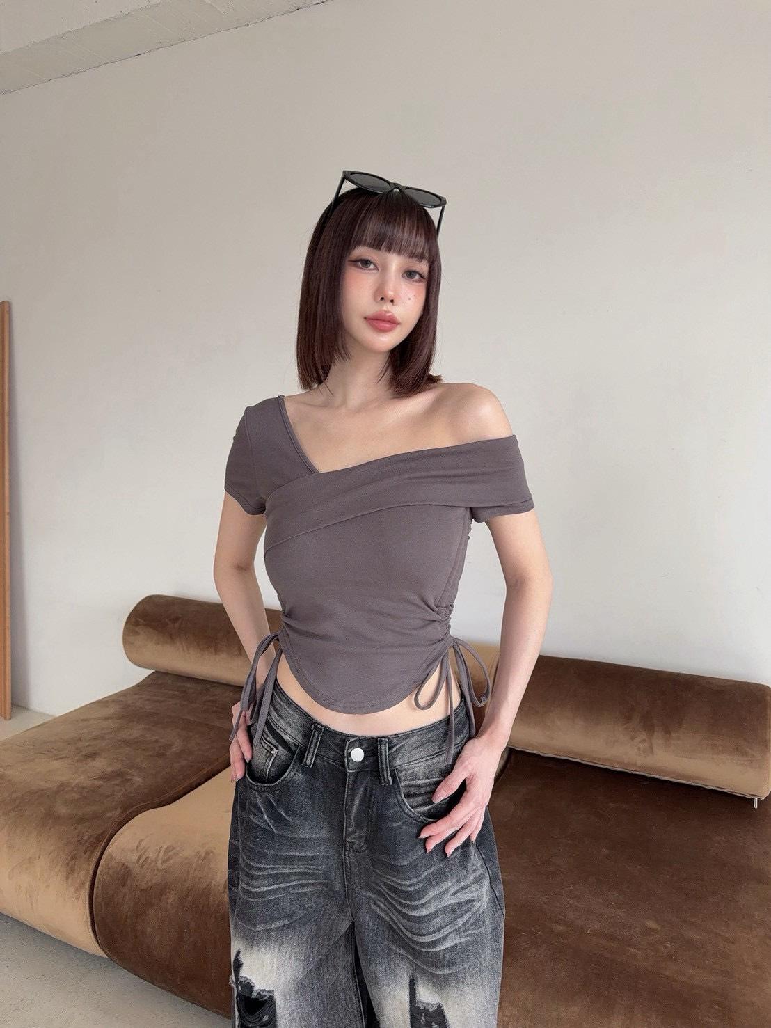 0019  不規則領側抽繩胸墊上衣
