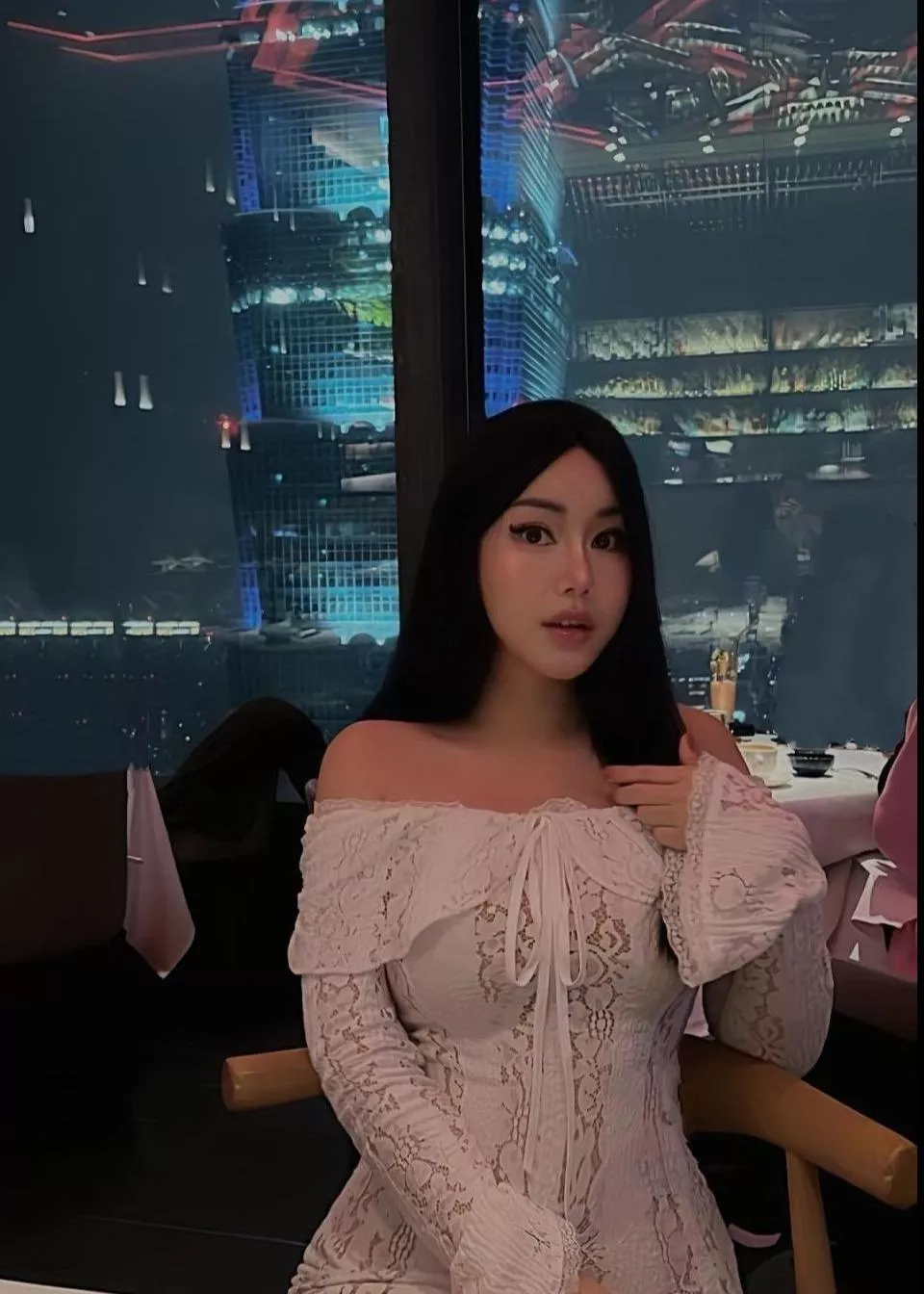 Classy超彈力柔軟假透膚雕花洋裝