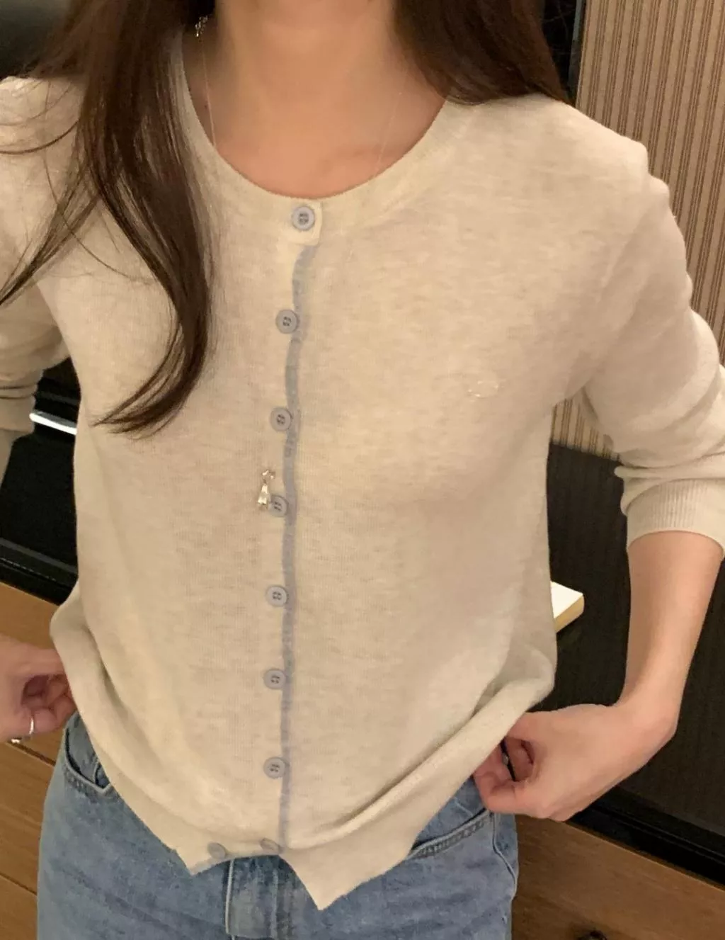 25K微羊毛單色滾邊長袖針織衣