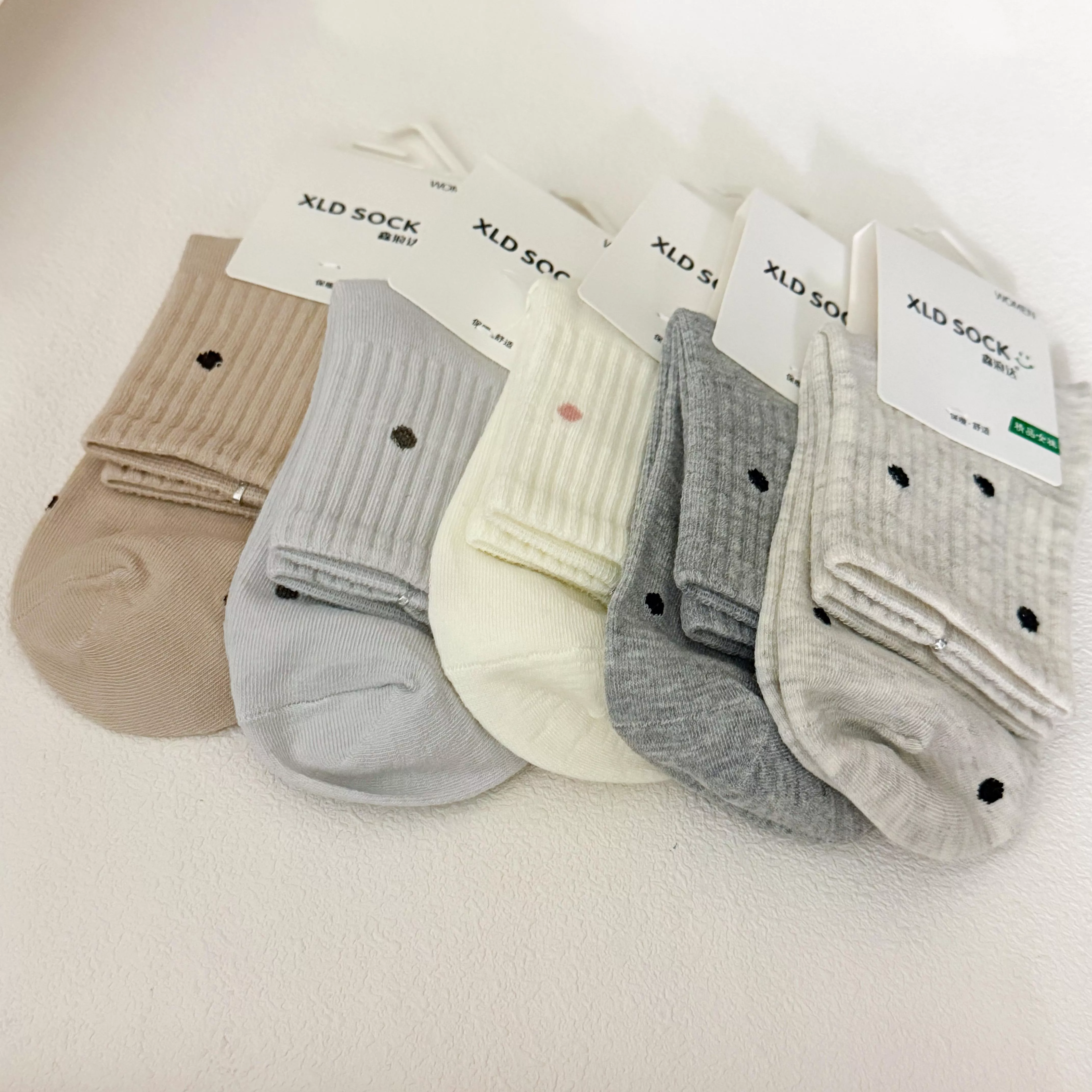 人氣小圓點・日系中筒襪 LF002