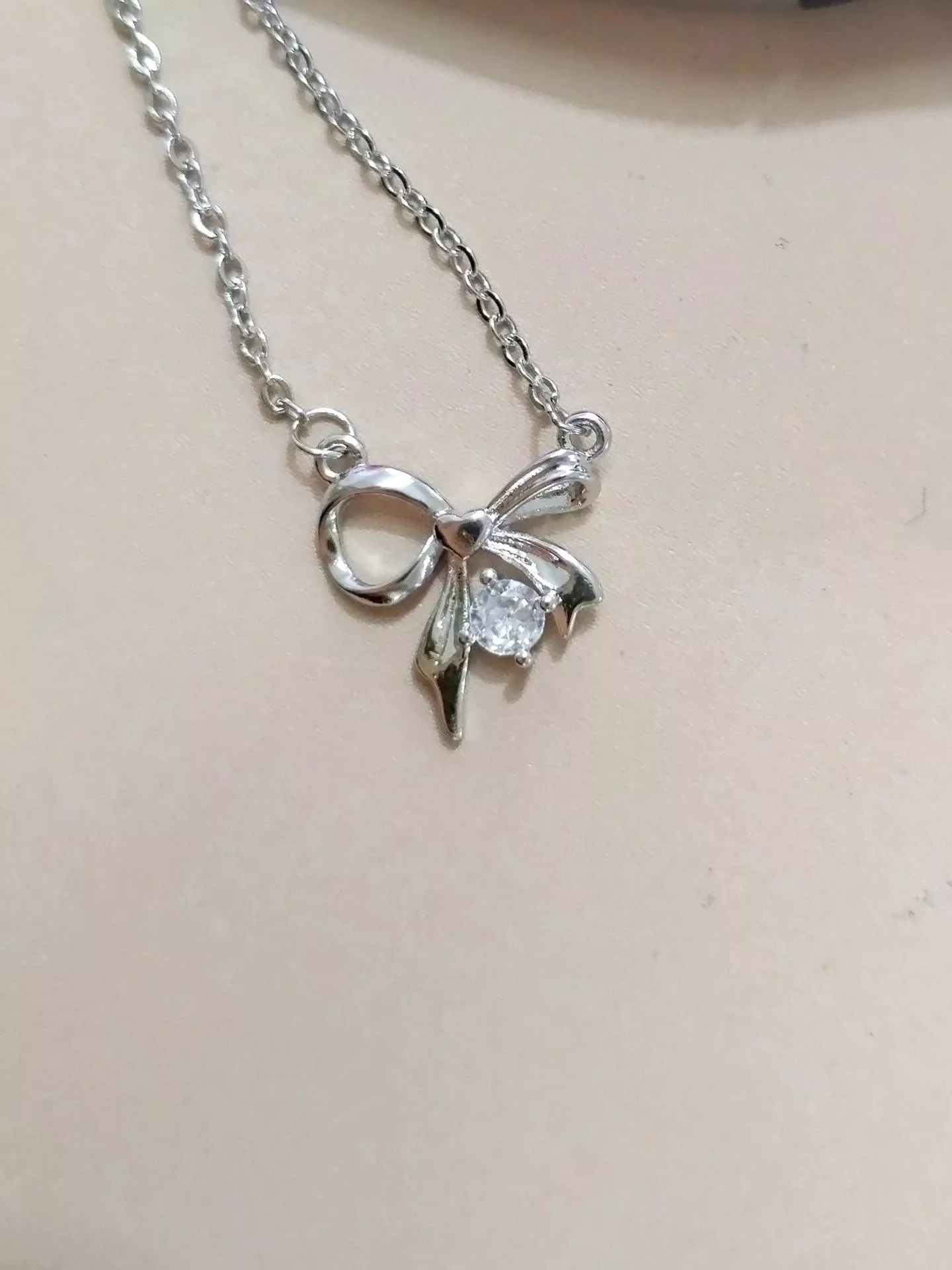 微鑲鋯石不對稱蝴蝶結項鍊