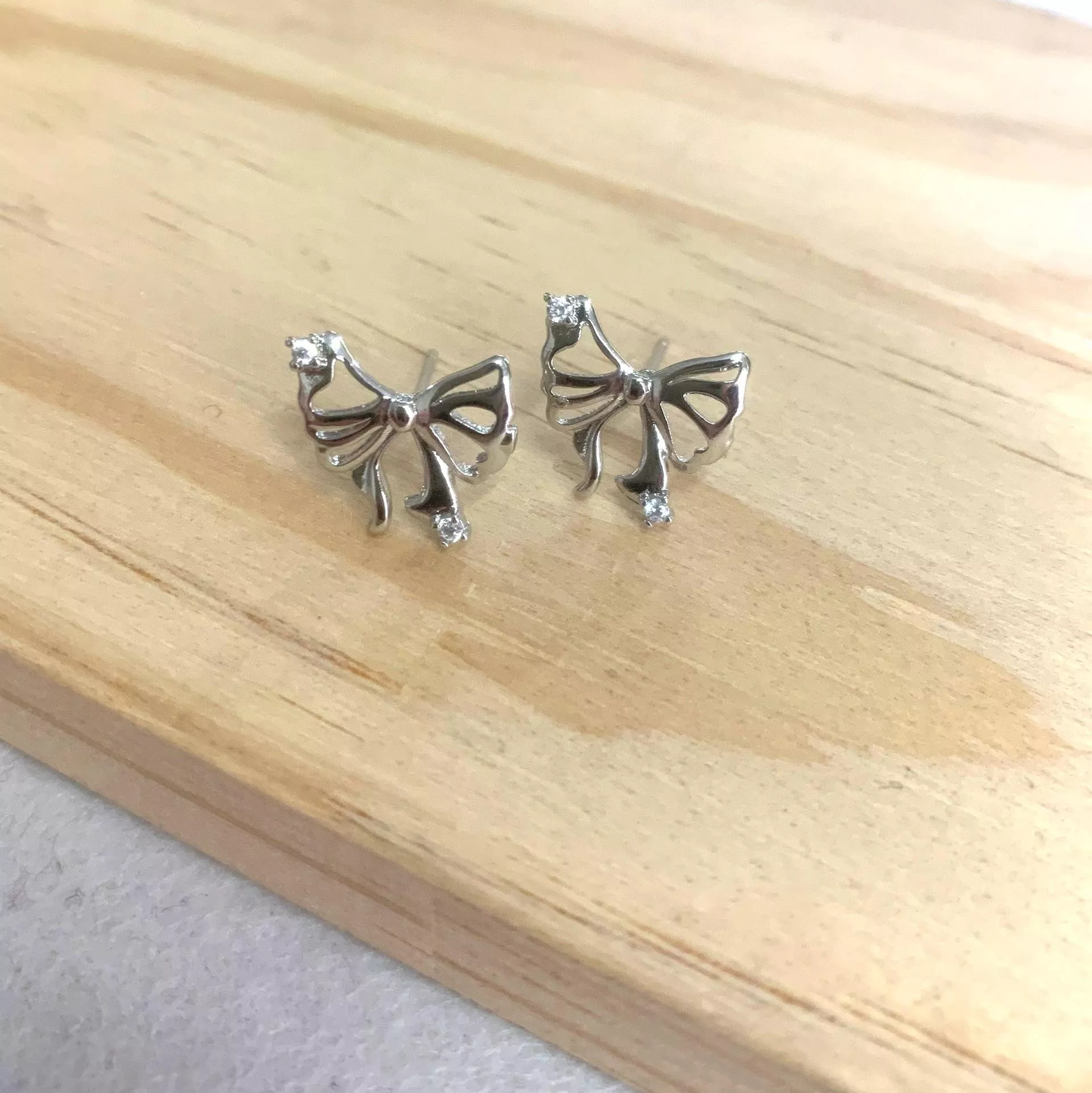 甜美不規則鏤空蝴蝶結耳環