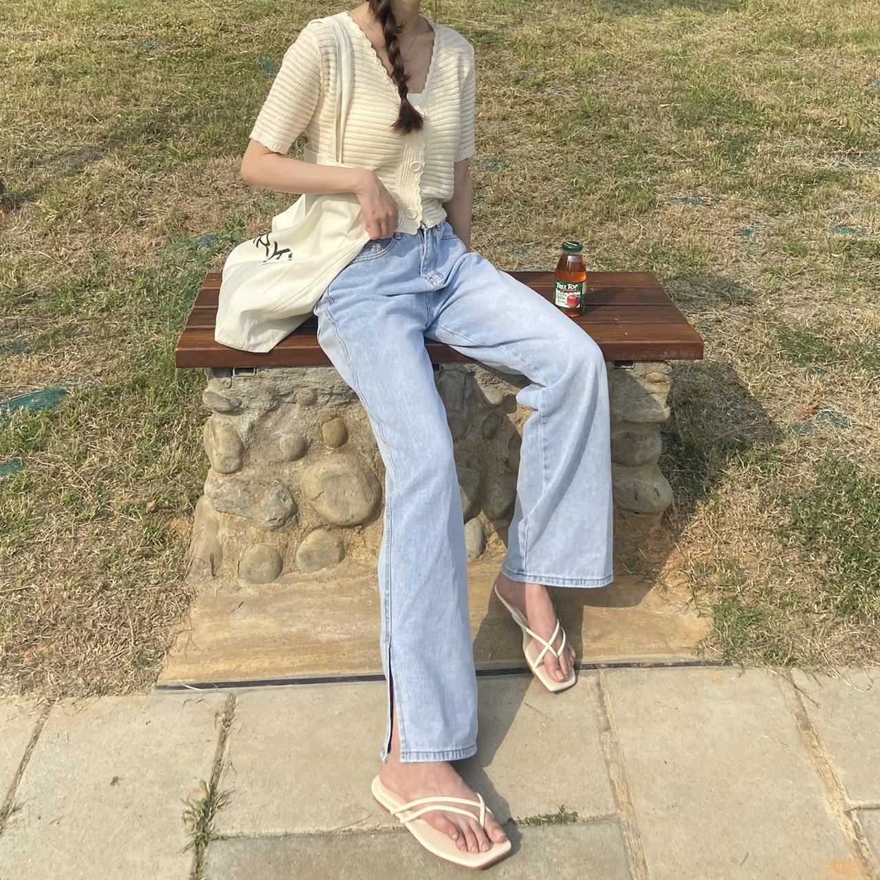 夏天不能沒有の淺色顯瘦側開叉牛仔寬褲