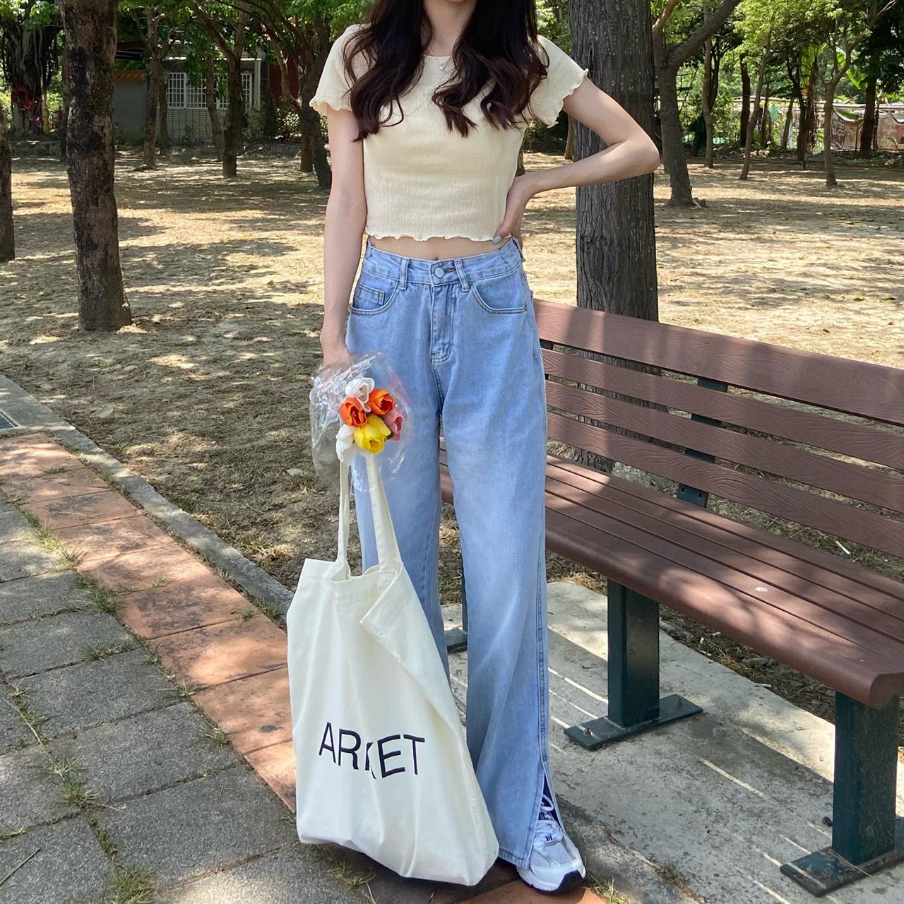 夏天不能沒有の淺色顯瘦側開叉牛仔寬褲