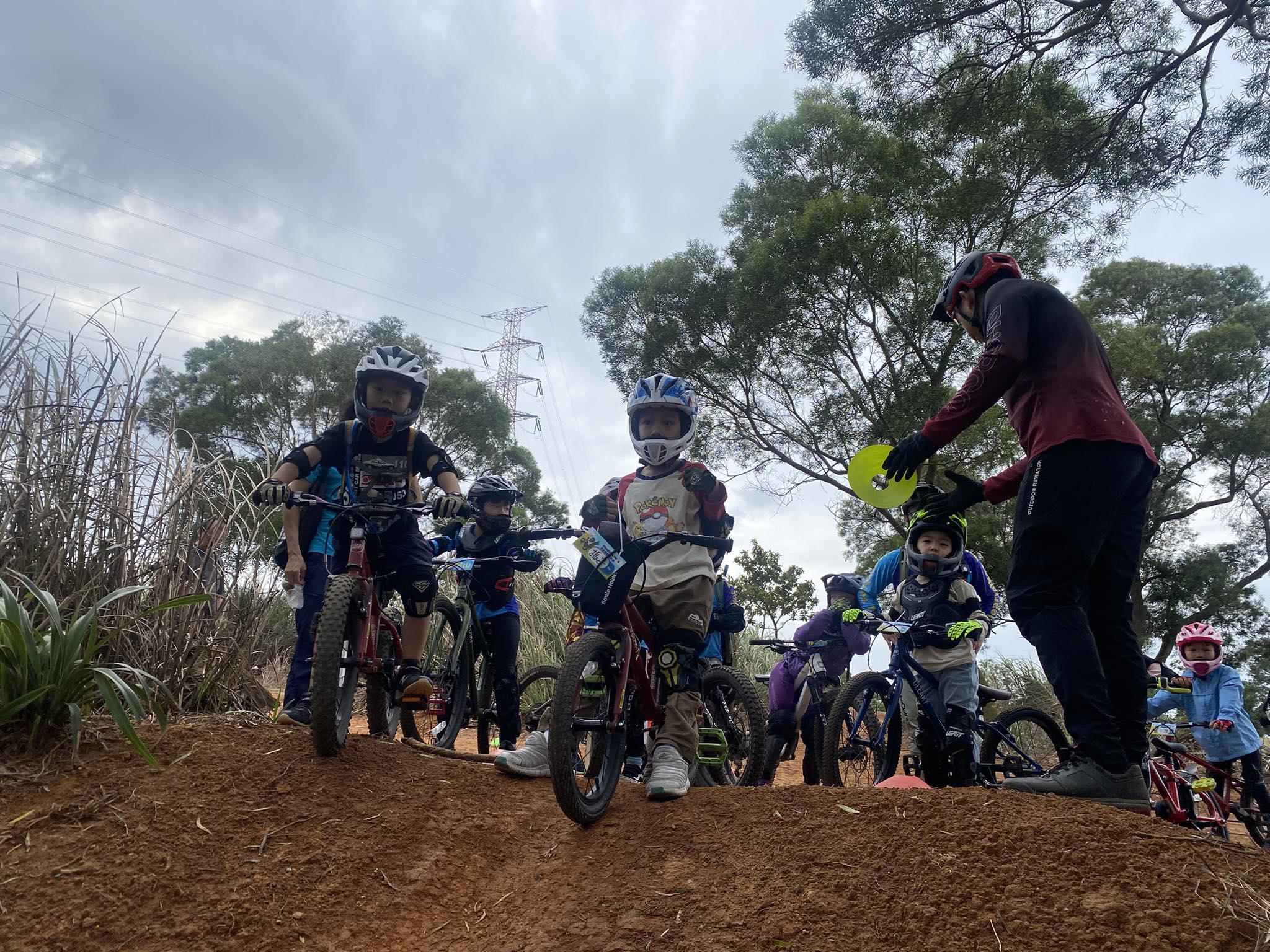 好不容易抓到雨縫