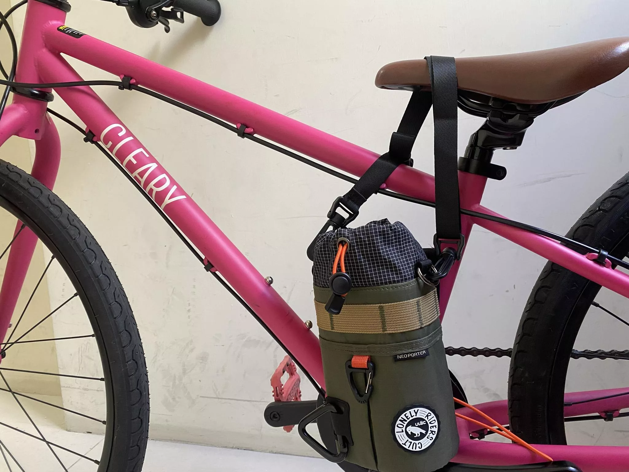 <魔鬼氈+背帶設計>水壺袋  水壺架 工具收納袋 座墊包 單車 車前包 杯架  滑步車 腳踏車 嬰兒車專用