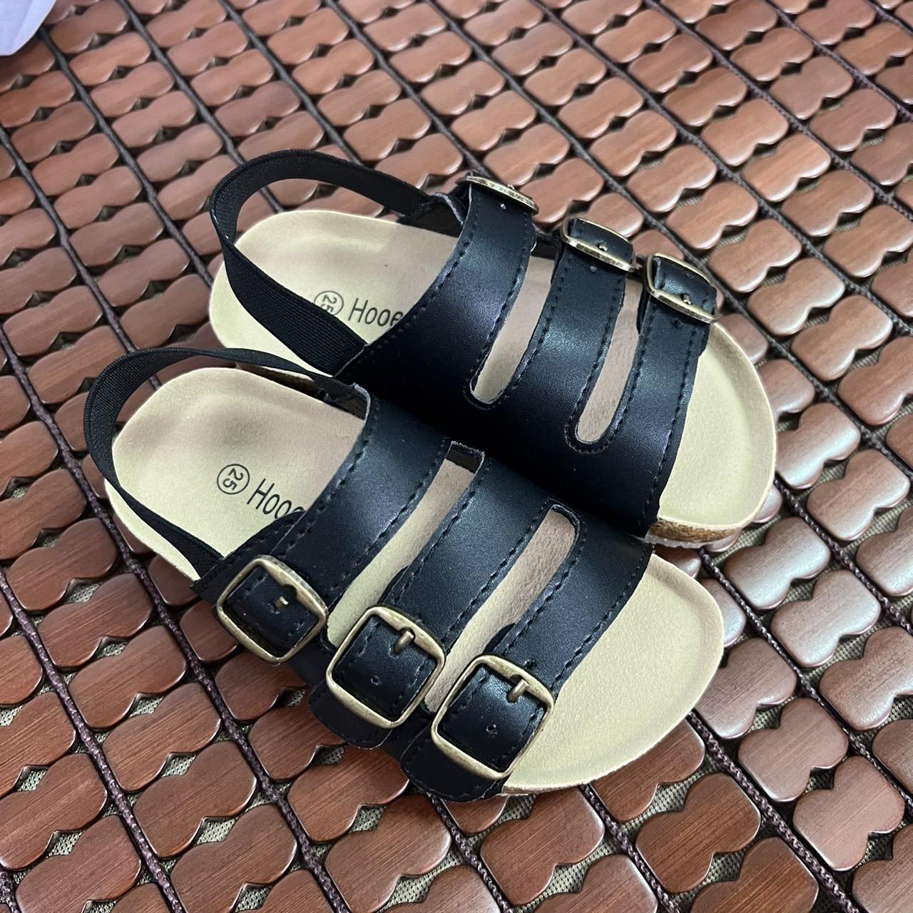 三釦勃肯鞋
