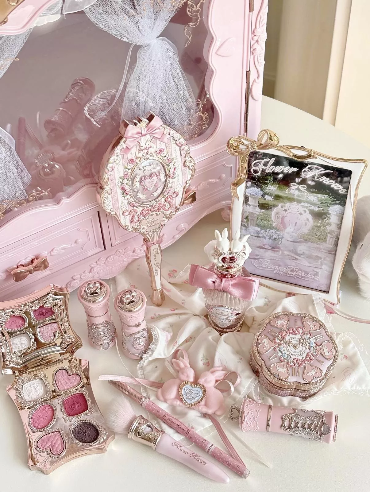🐇 ♡ ͘𖥔 🕯𓂂𓈒𓏸✧ 花知曉邦尼花園系列💐凍乾腮紅/雲朵唇霜/氣墊粉霜/六色眼影/眼線膠筆/潤唇膏包掛/腮紅刷/香水/手持鏡