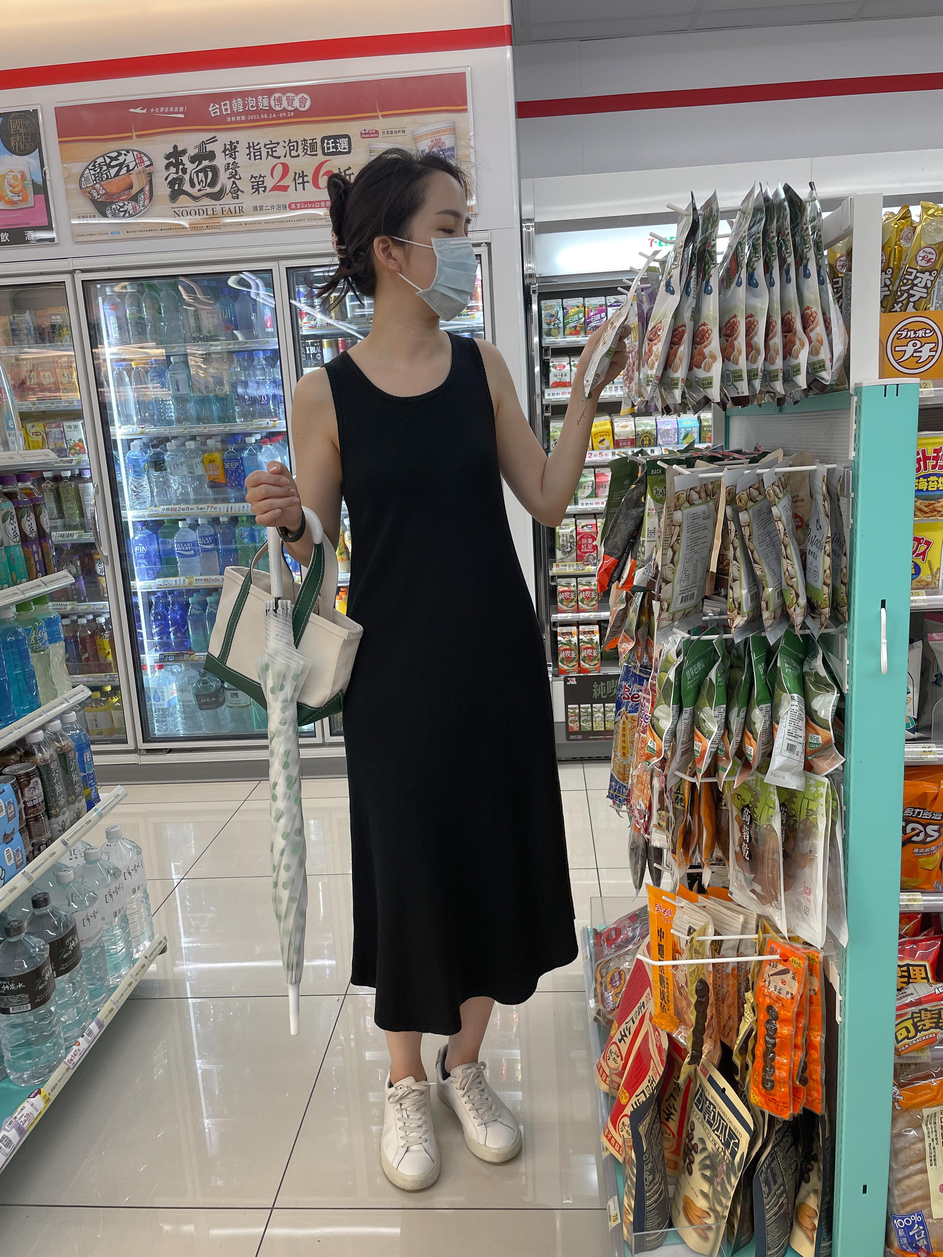 黑針織背心洋裝