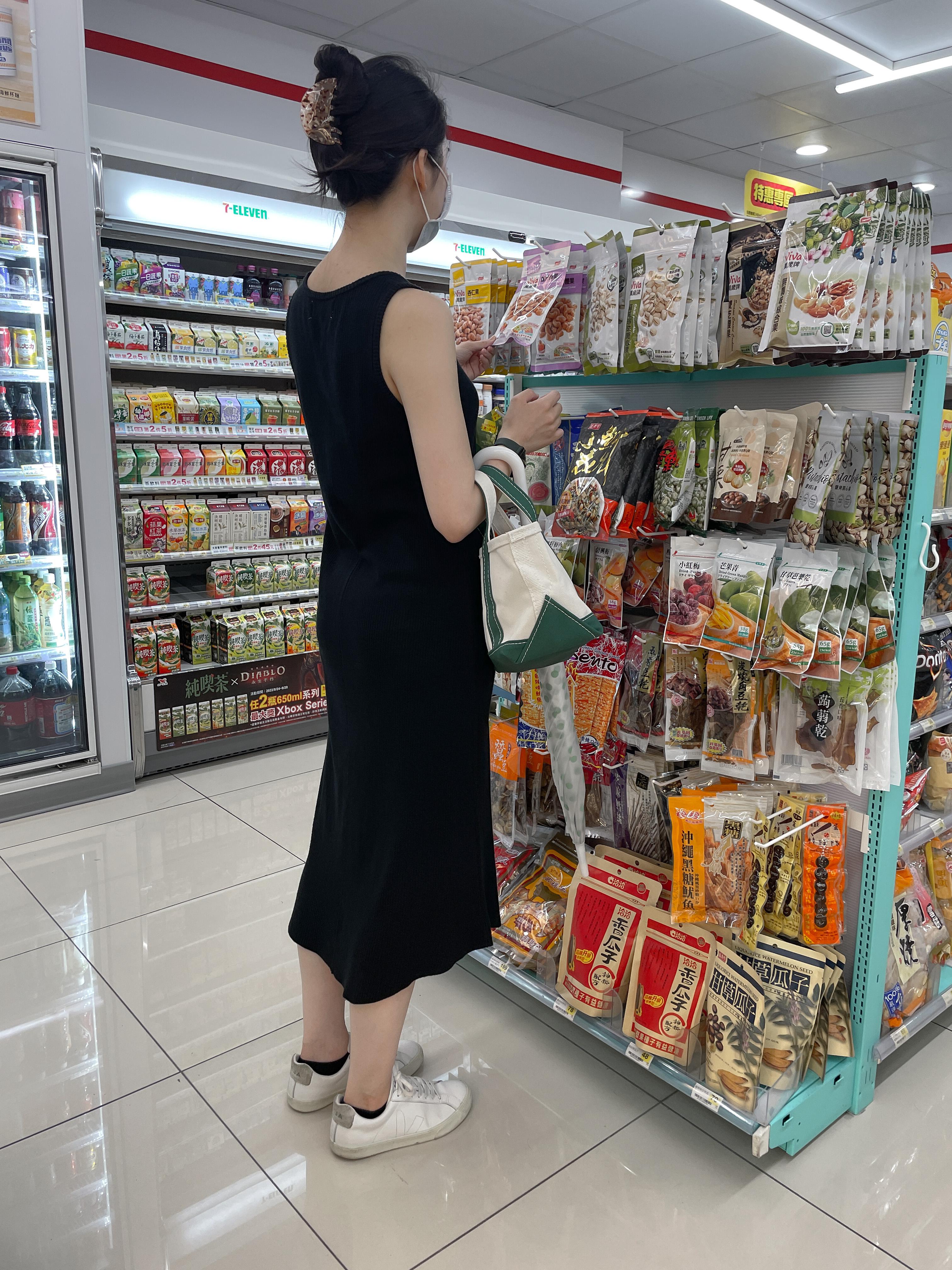 黑針織背心洋裝
