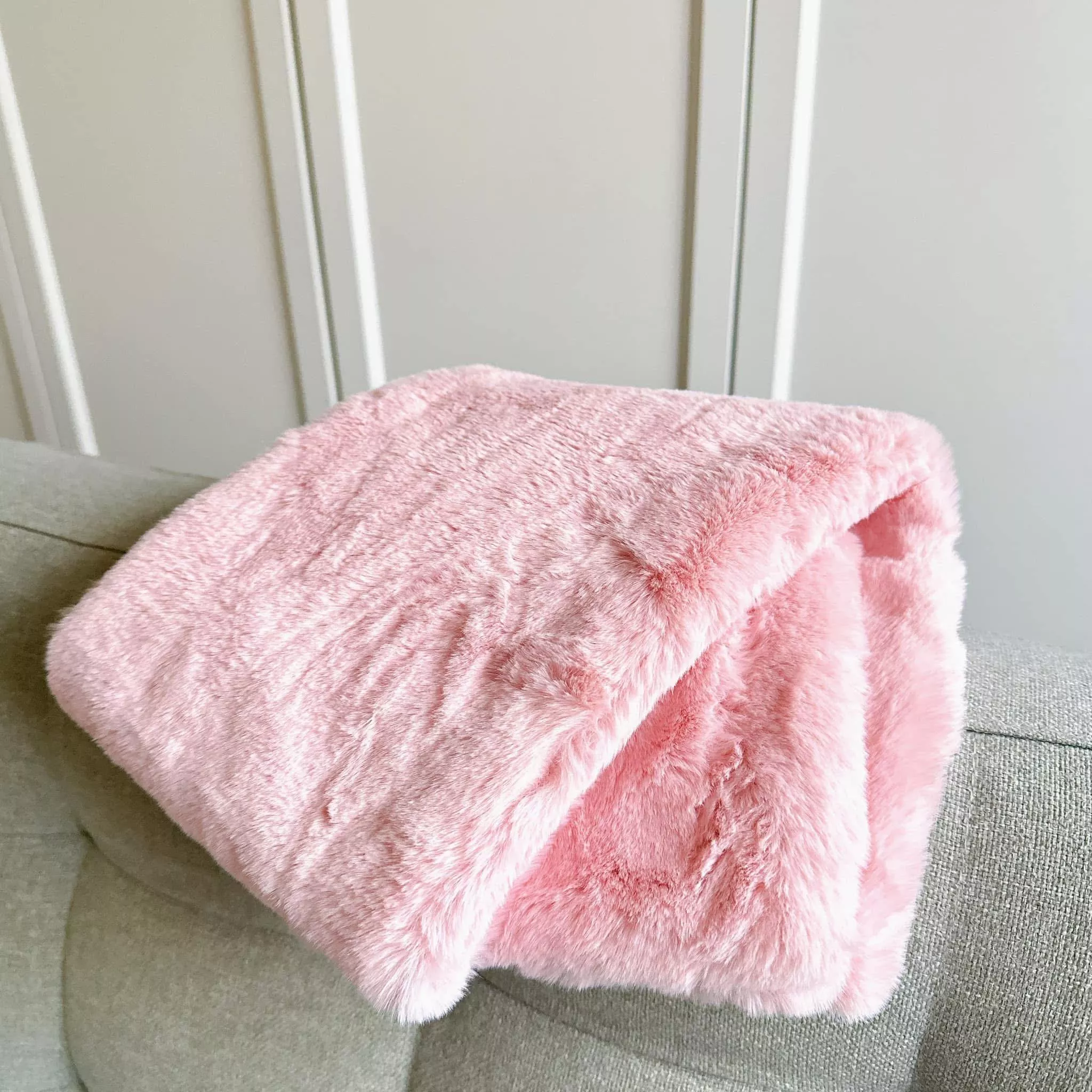 2025 毛絨蓬鬆圍巾_交叉圍巾（草莓奶霜）