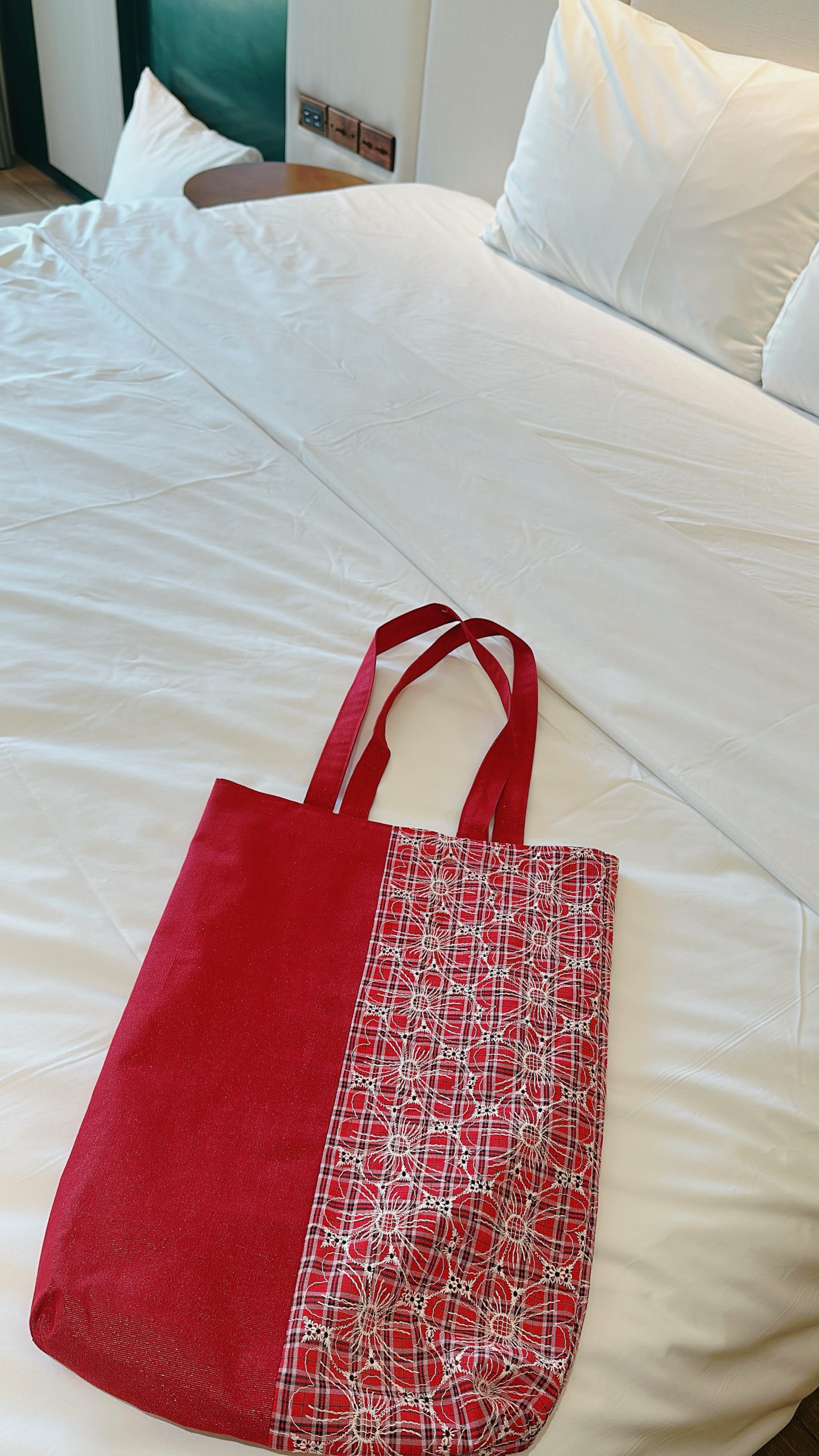 萌圈、映紅（刺繡拼接）_立體輕巧肩背袋