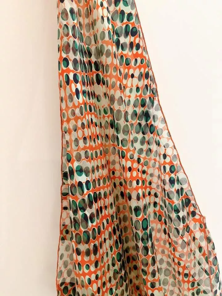 甜甜價出清_異國布語・早期大件絲巾限量出清（70*70）