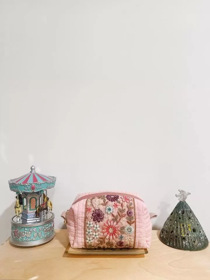 喀什米爾蜜語_（印度刺繡）雲朵收納包（拉鍊顏色隨機）