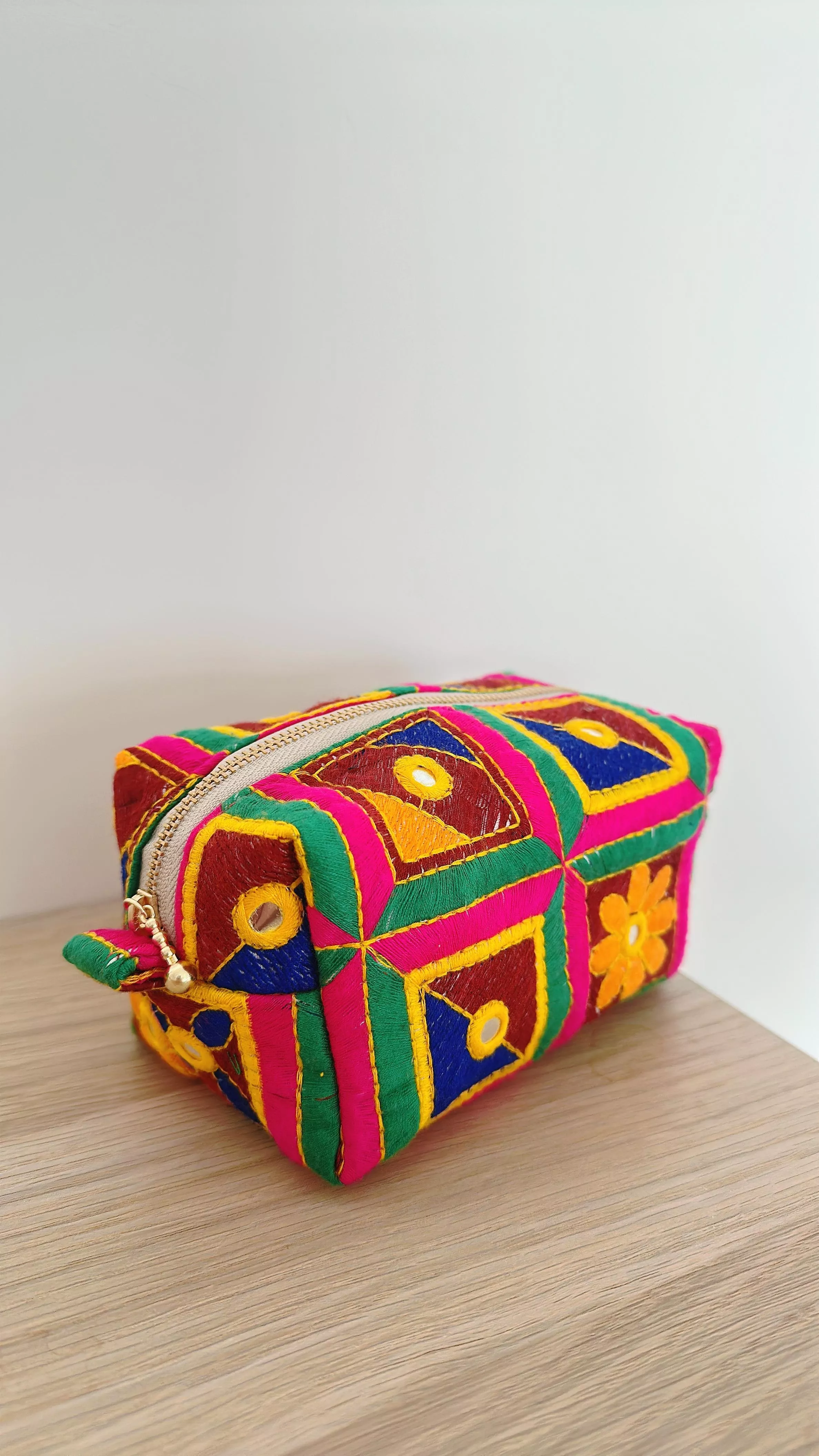 鏡語|名古屋刺繡系列_化妝收納包(拉鍊顏色隨機) 鏡語|名古屋刺繡系列_化妝收納包(拉鍊顏色隨機)