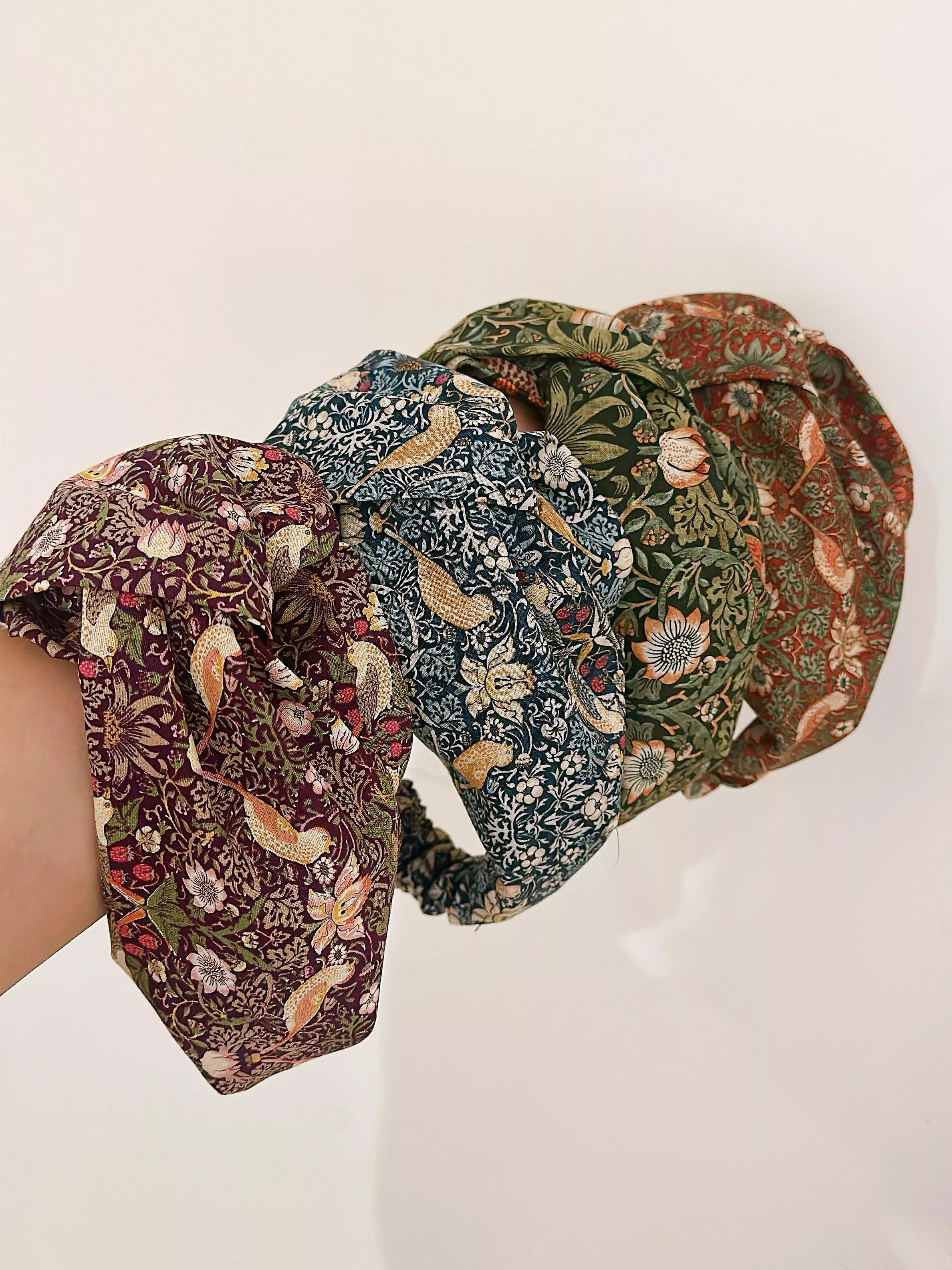 私藏選章|典藏 Morris 圖布_極寬鬆緊髮帶(紫調印象·藍時光·苔蘚月光·古銅園) 私藏選章|典藏 Morris 圖布_極寬鬆緊髮帶(紫調印象·藍時光·苔蘚月光·古銅園)