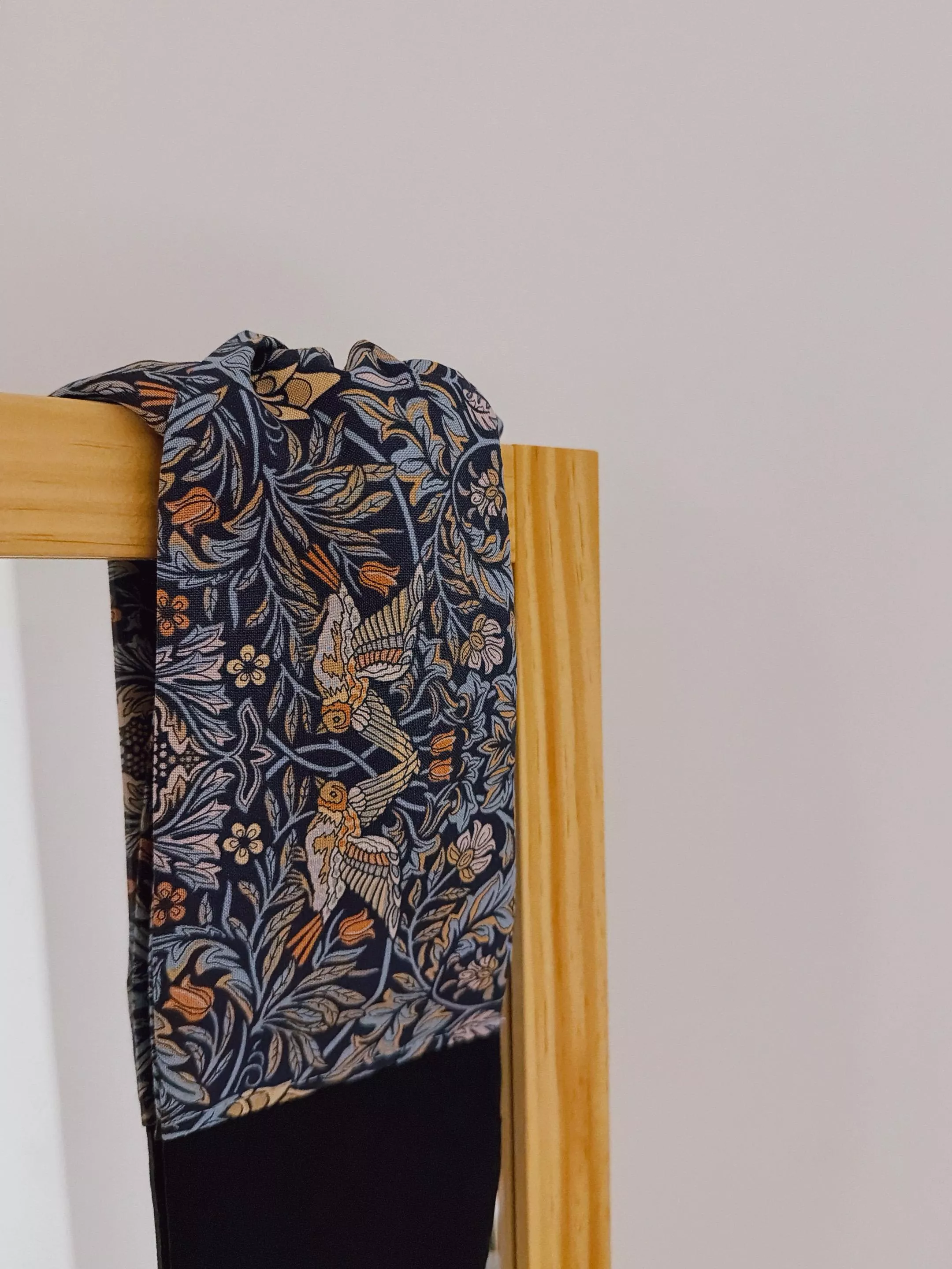 莫里斯花園（藝術家系列）_ 寬版交叉綁式髮帶