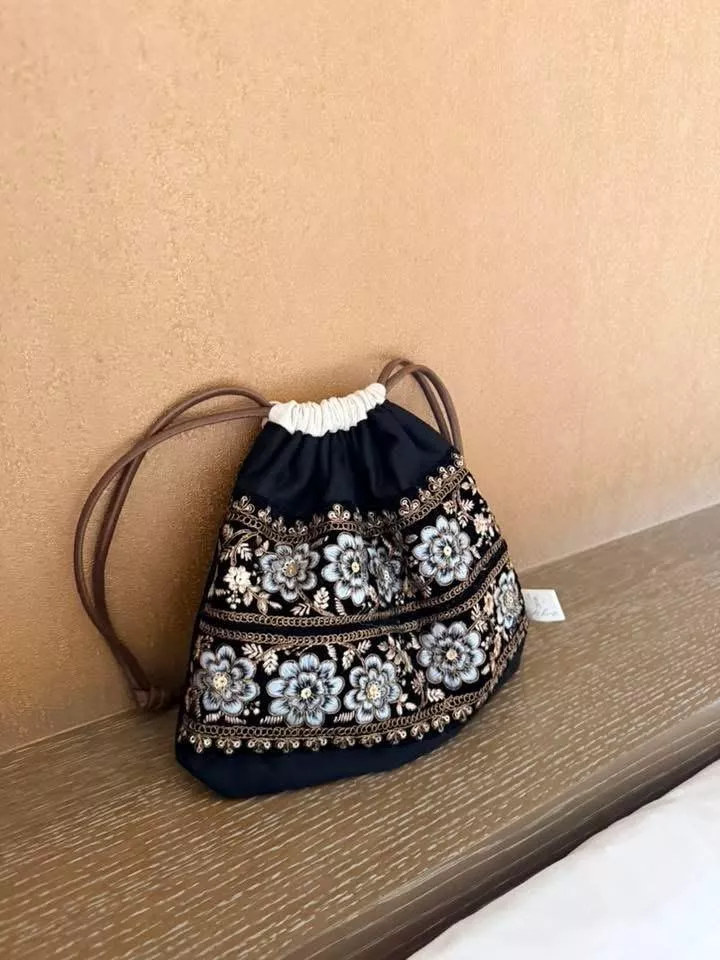 黑金絨花（東京限定絨布刺繡）_蠟繩束口袋
