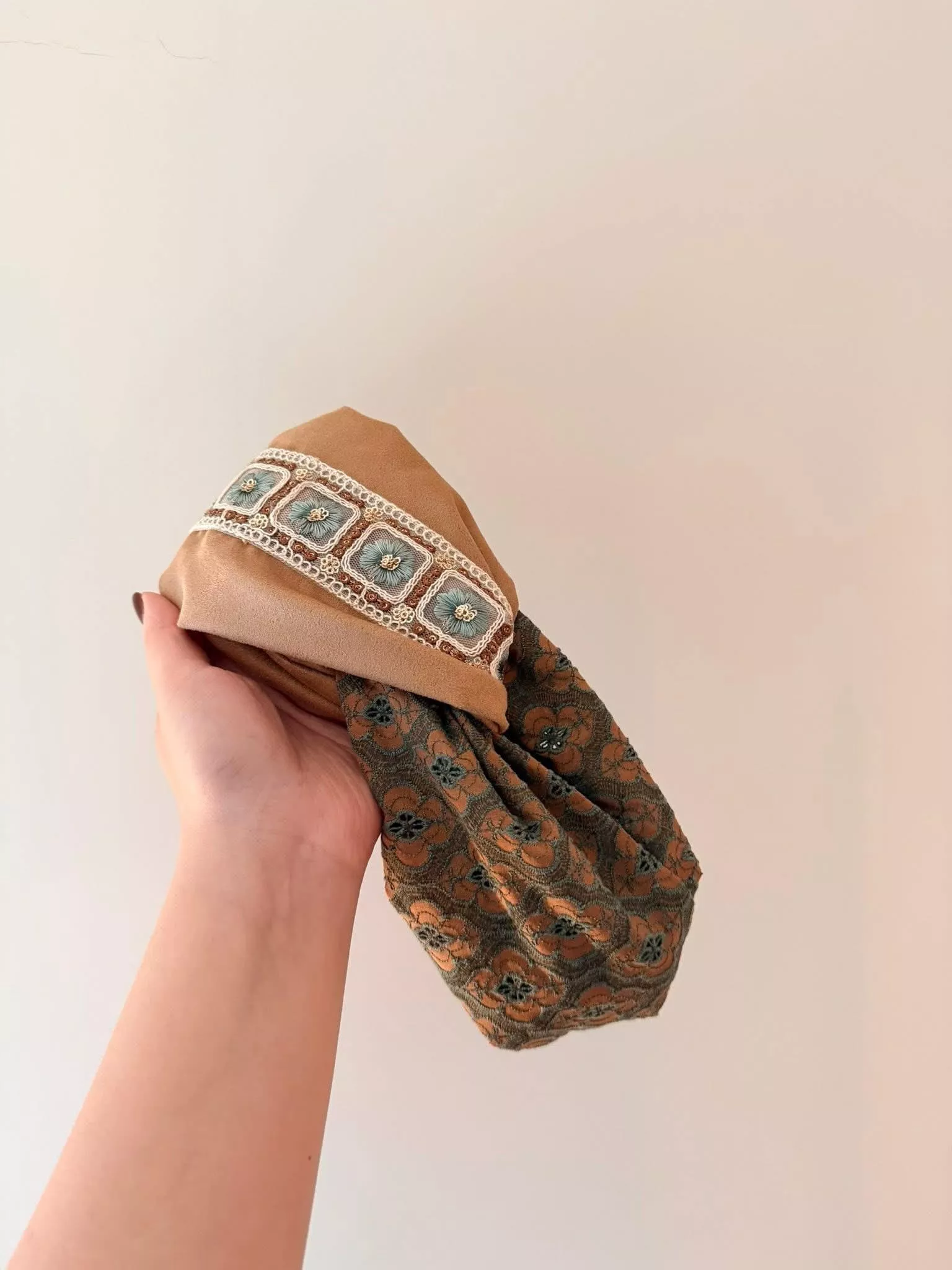 緞花ミドリ（緞花綠）｜限量刺繡 × 極寬鬆緊髮帶