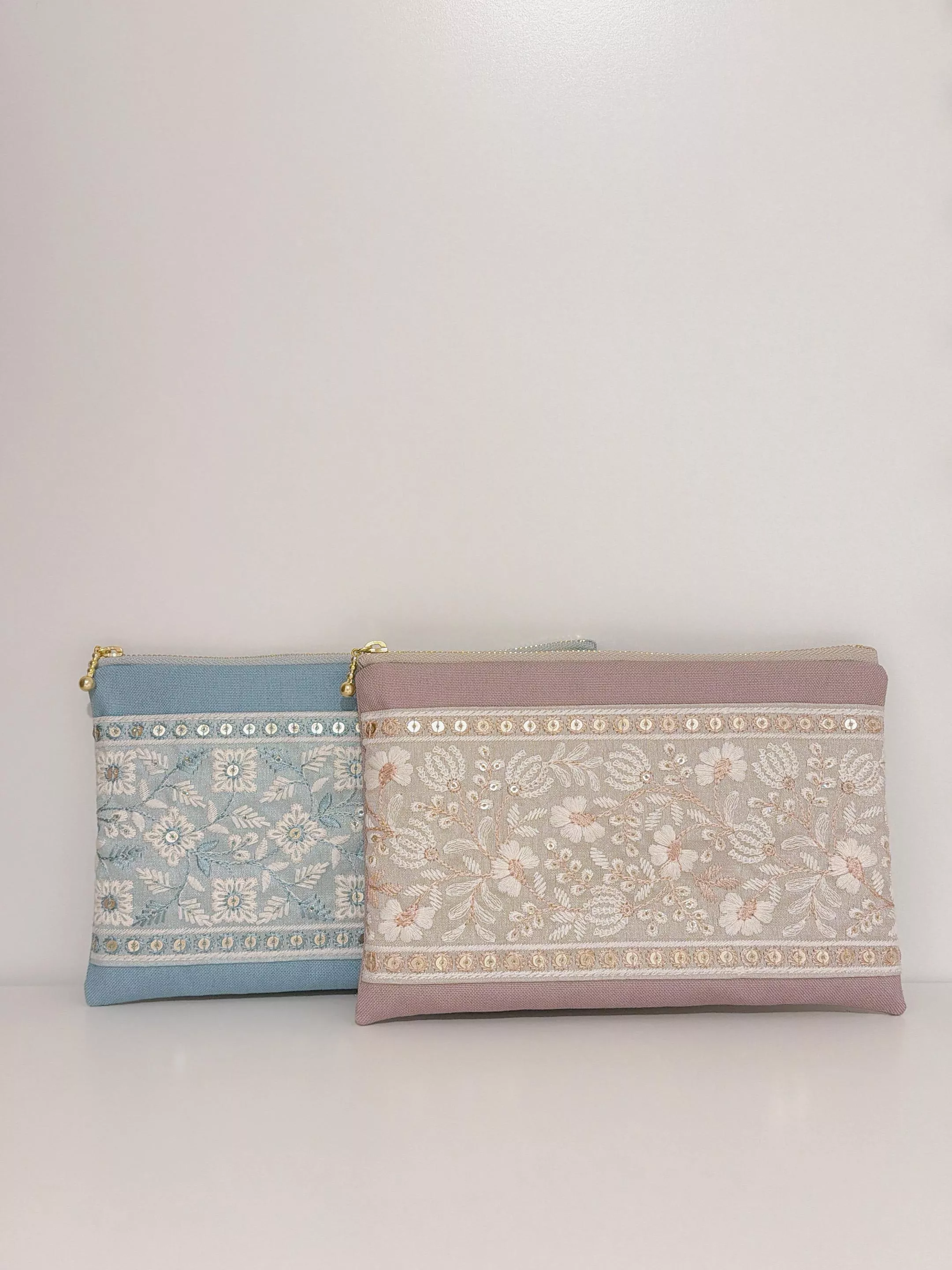 ［京都刺繡］絲路微光_證件拉鍊包（晨粉/霧藍）