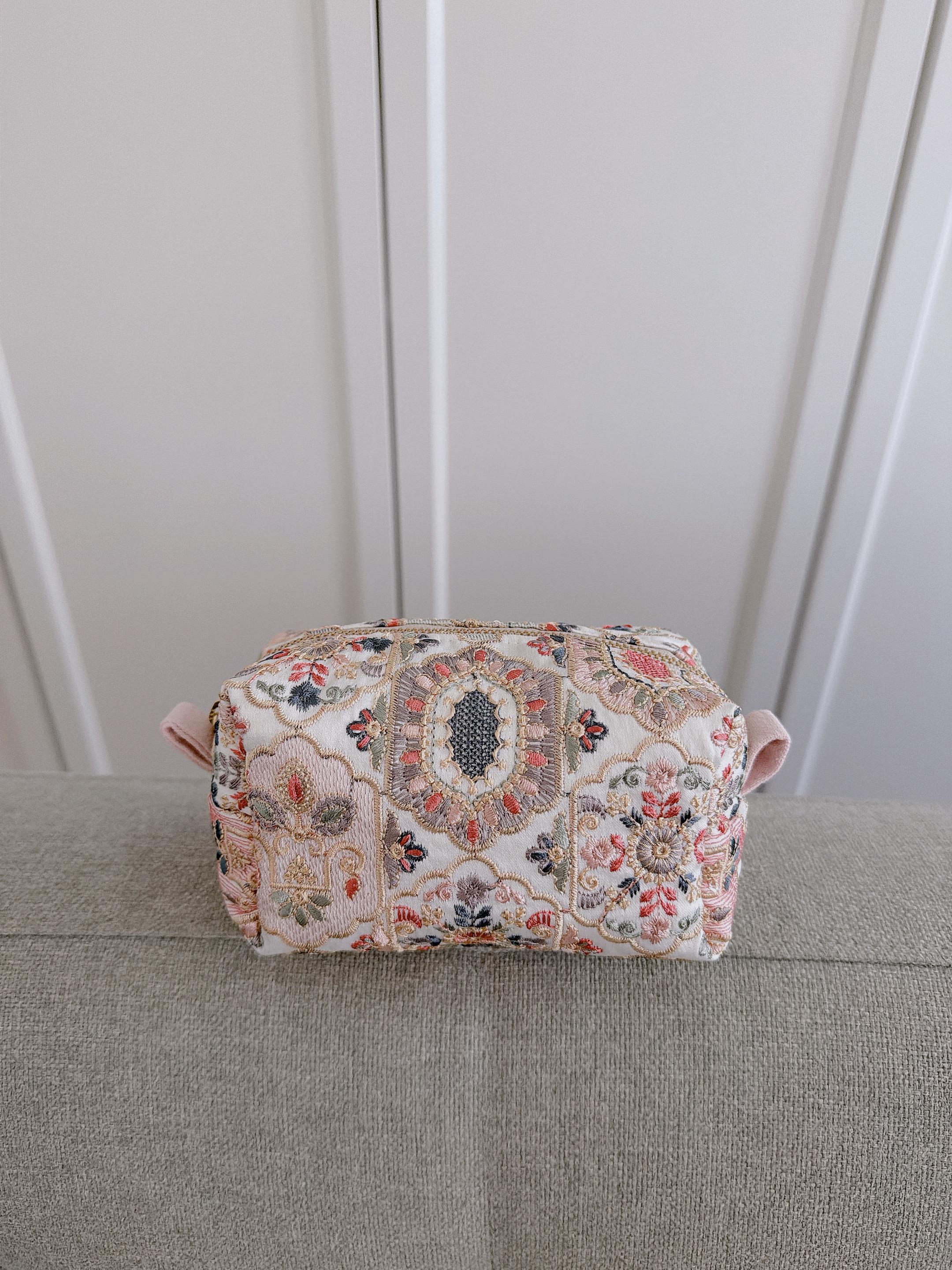 已追加【全刺繡】古董鏡框｜雲朵吐司收納包