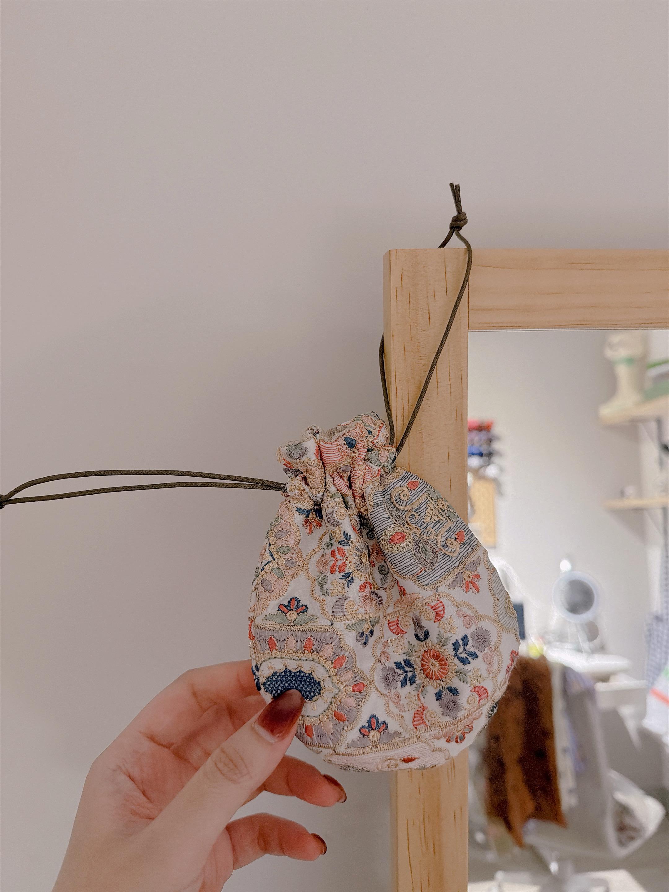 小錦囊束口袋｜古董鏡框（全刺繡）