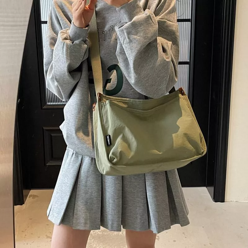 素面休閒大容量方形帆布包