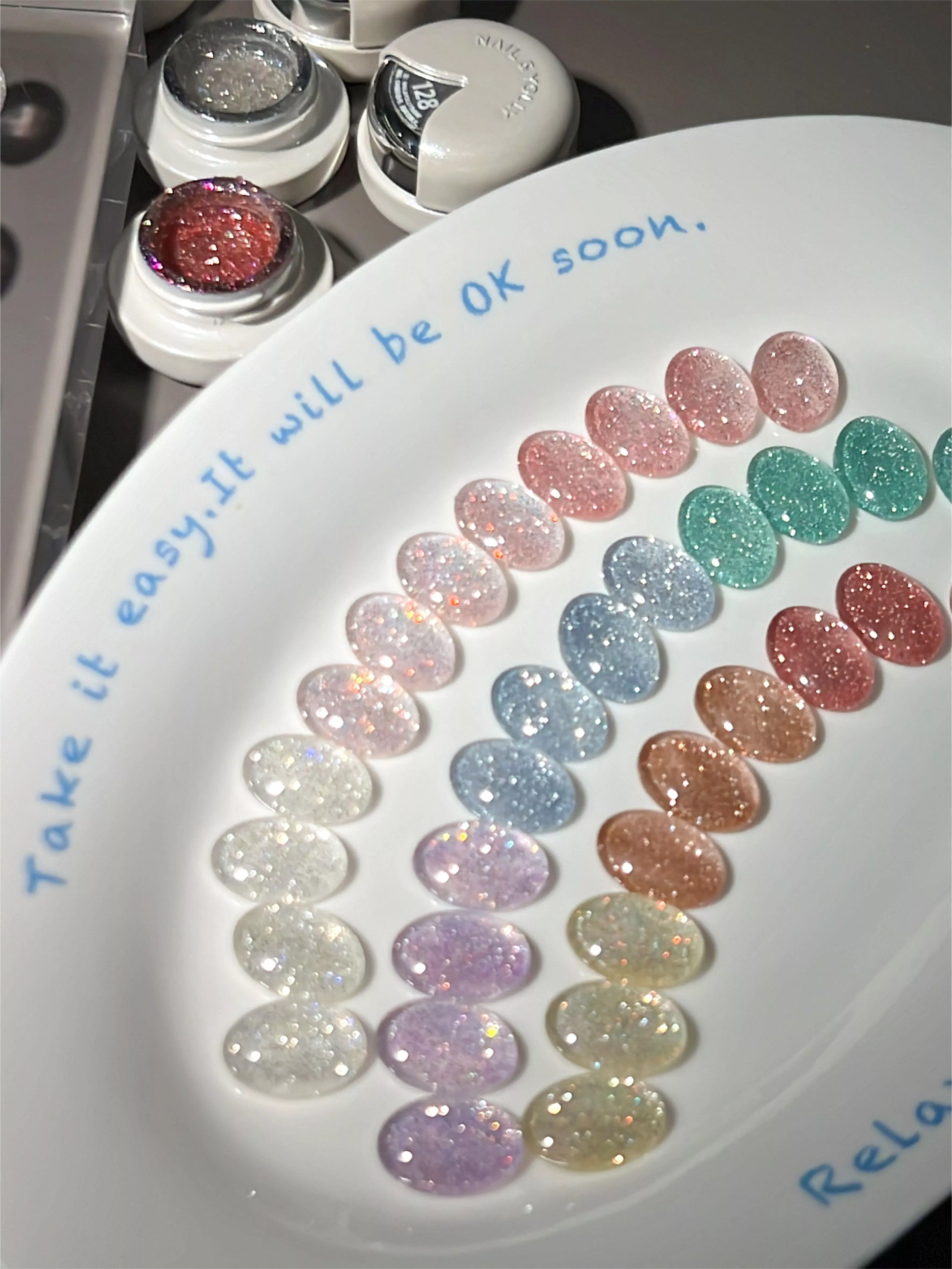 YOLLY 悠梨 玲瓏爆閃碎鑽膠系列 10 色