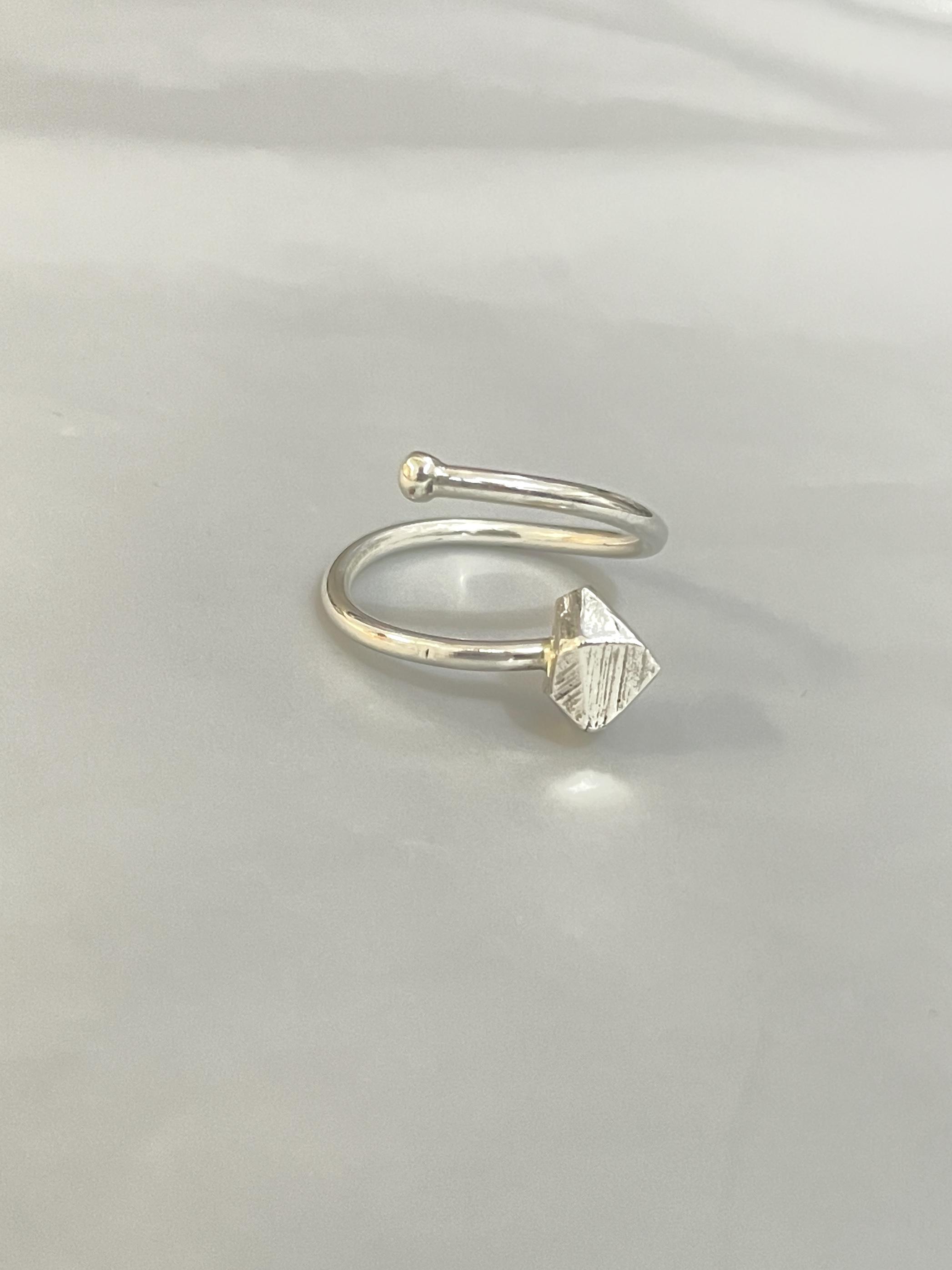 Iceberg ring 冰石純銀繞轉戒
