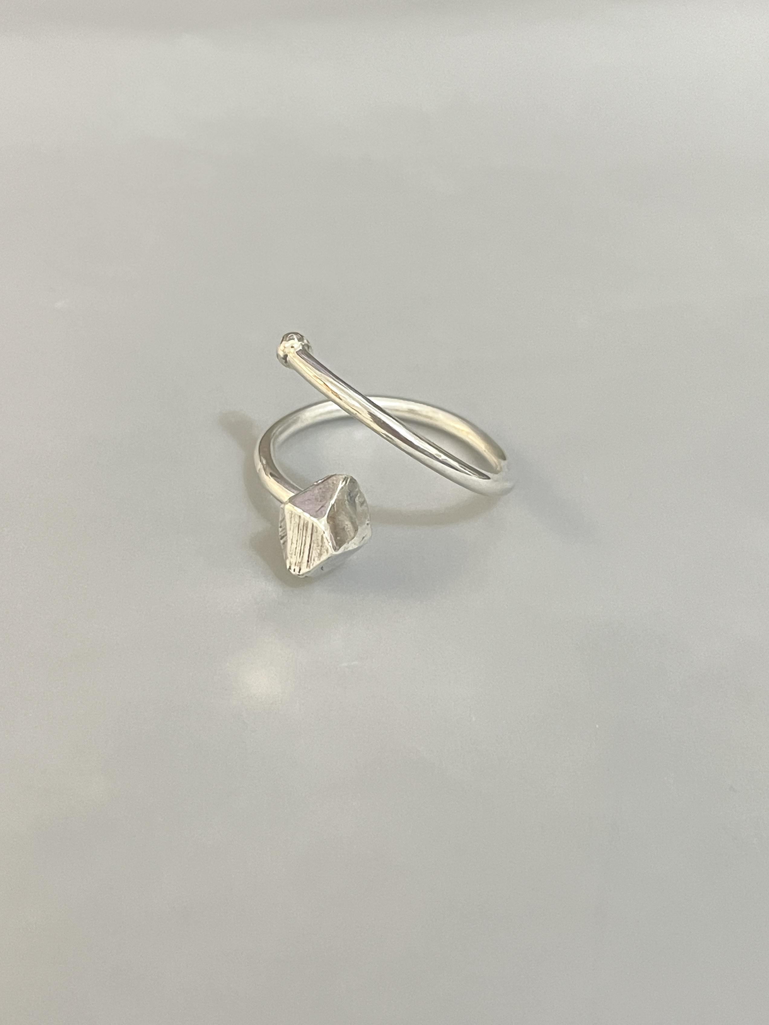 Iceberg ring 冰石純銀繞轉戒